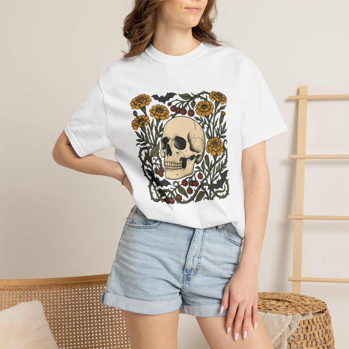 Skull Floral Shirt Halloween Gothic Gift Women Tattoo Tee Sugar Skull T-Shirt Horror Fan Tattooed Tshirt Dark Graphic Vintage Bat Tshirt