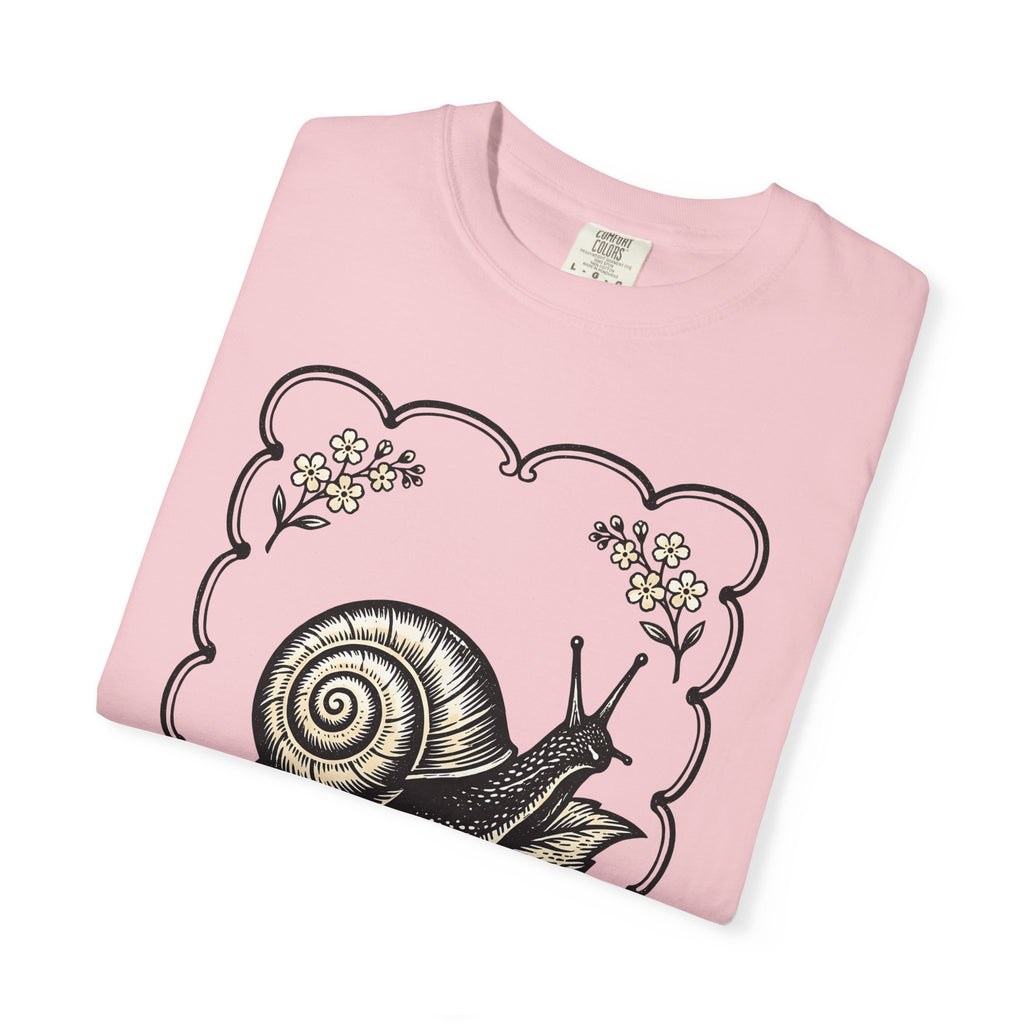 Snail Leaf Shirt Animals Botanical Gift Women Vintage Tee Slug T-Shirt Wildlife Fan Retro Tshirt Floral Graphic Hand Drawn Blossom Tshirt