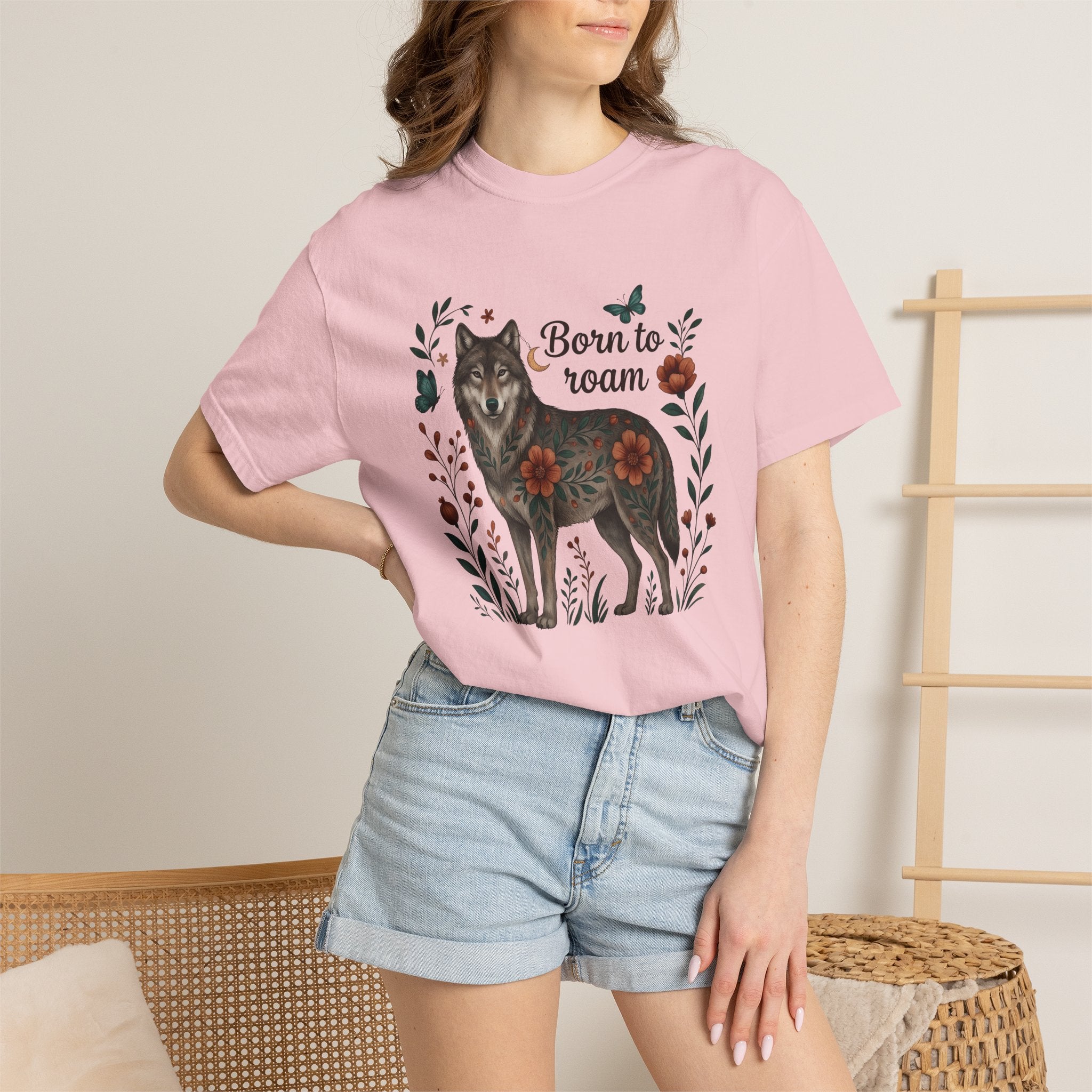 Wolf Flower Shirt Animals & Flowers Outdoors Gift Women Bohemian Tee Wildflower T-Shirt Wildlife Fan Nature Graphic Tshirt Retro Moth Tshirt