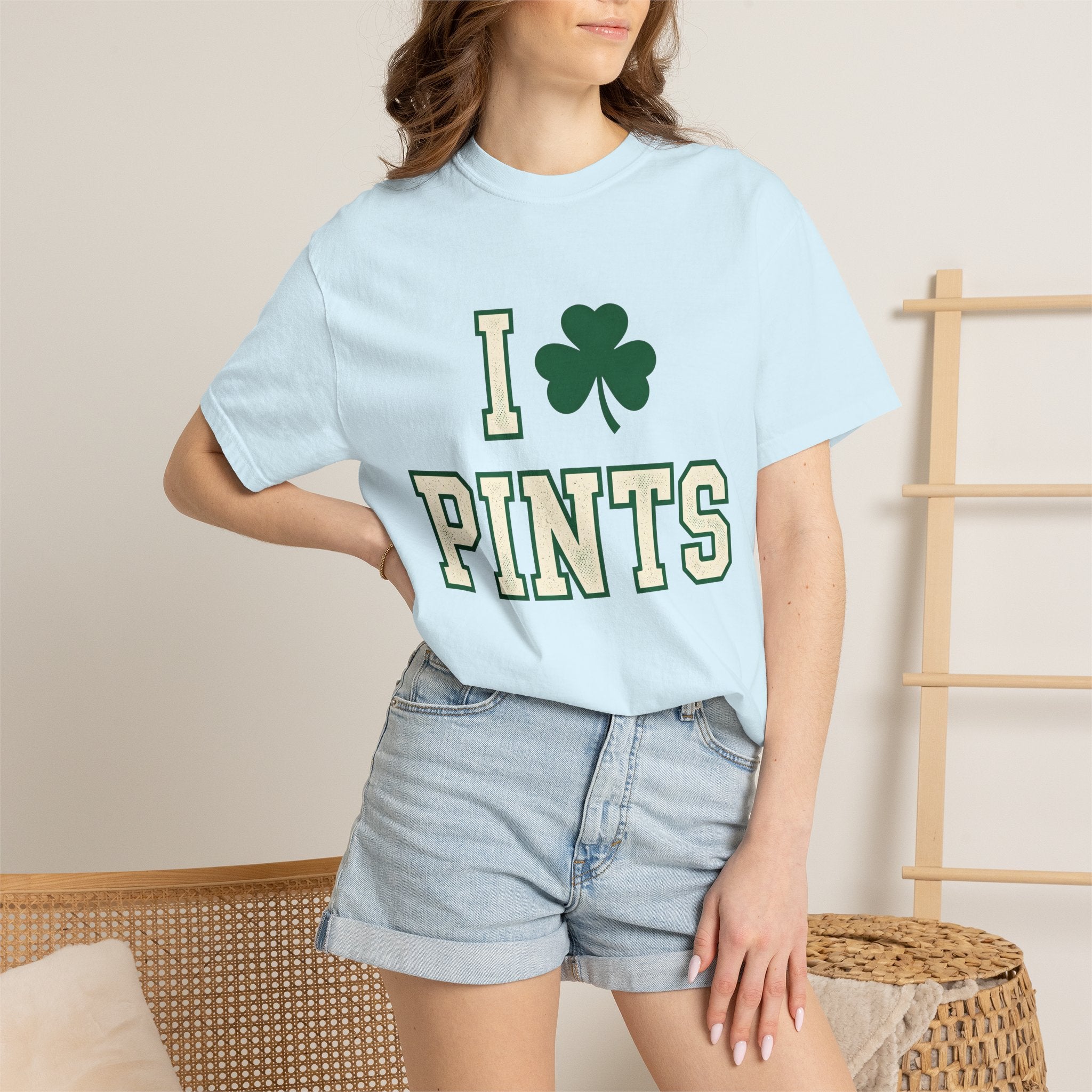 Shamrock Illustration Shirt St Patrick's Day Spirits Gift Women Antique Tee Clover T-Shirt Alcohol Fan Vintage Tshirt Liquor Graphic