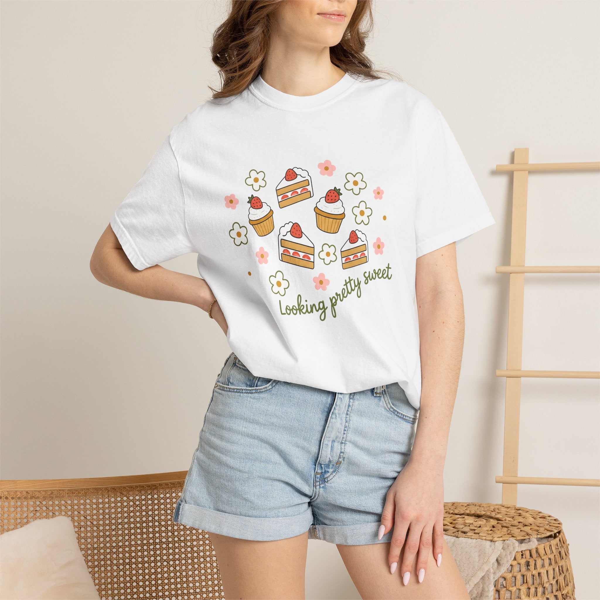 Strawberry Cake Shirt Desserts Pastry Gift Women Cute Tee Birthday Cake T-Shirt Sweets Fan Cute Tshirt Bakery Graphic Sketch Cupcake Tshirt