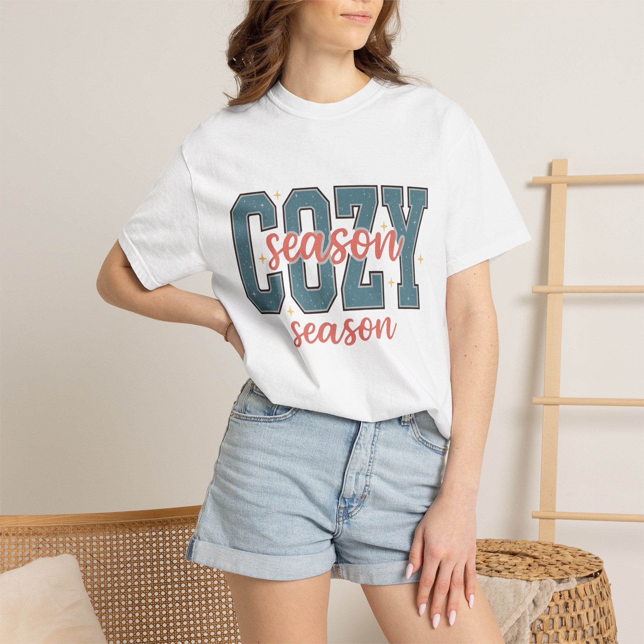 Varsity Text Shirt Holiday Winter Gift Women Collegiate Tee Lettering T-Shirt Christmas Fan Seasonal Graphic Tshirt Retro Stars Tshirt