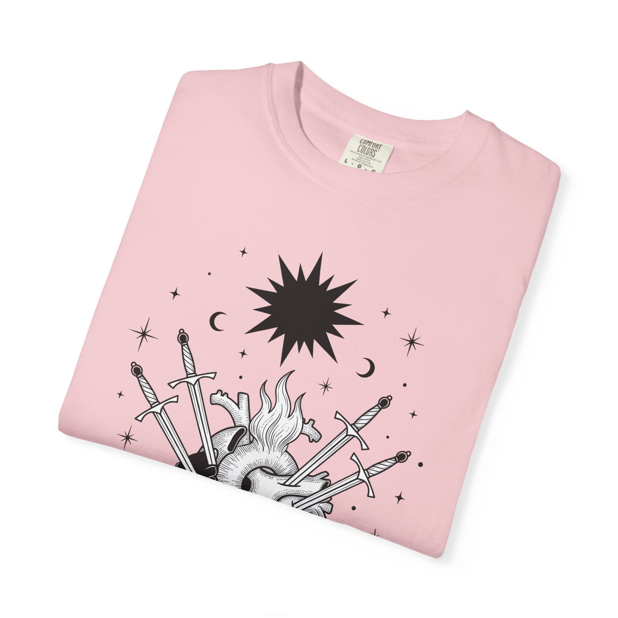 Heart Swords Shirt Boho Chic Mysticism Gift Women Old School Tee Sword T-Shirt Bohemian Enthusiast Retro Tshirt Spiritual Graphic Mysterious