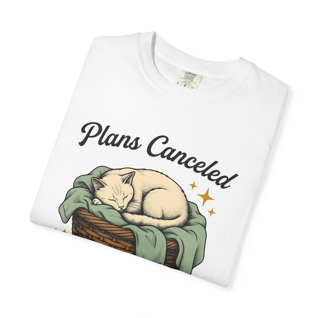 Sleeping Cat Shirt Cat Introvert Gift Women Vintage Tee Kitten T-Shirt Feline Fan Retro Tshirt Quiet Graphic Hand Drawn Wicker Basket Tshirt