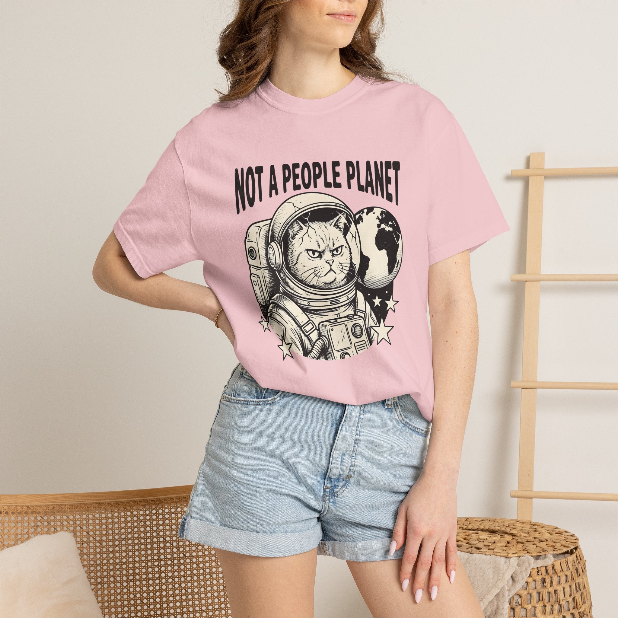 Astronaut Cat Shirt Cat Space Gift Women Bold Graphic Tee Space Cat T-Shirt Cat Fan Cosmic Tshirt Galaxy Graphic Vintage Stars Tshirt