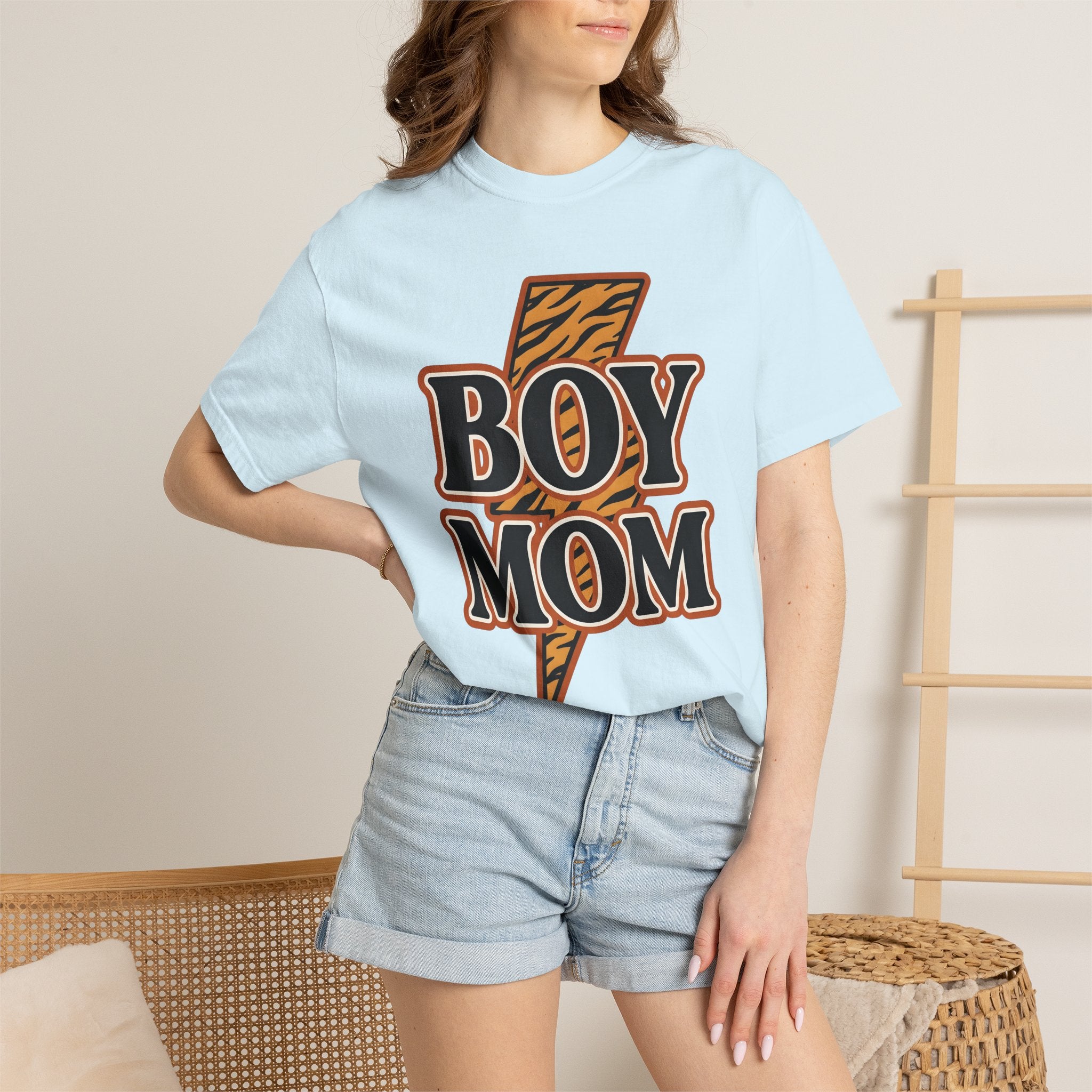 Lightning Bolt Shirt Boy Mom Souvenir Gift Women Illustrative Tee Thunderbolt T-Shirt Mom Fan Cartoon Tshirt Memorabilia Graphic Pop Art