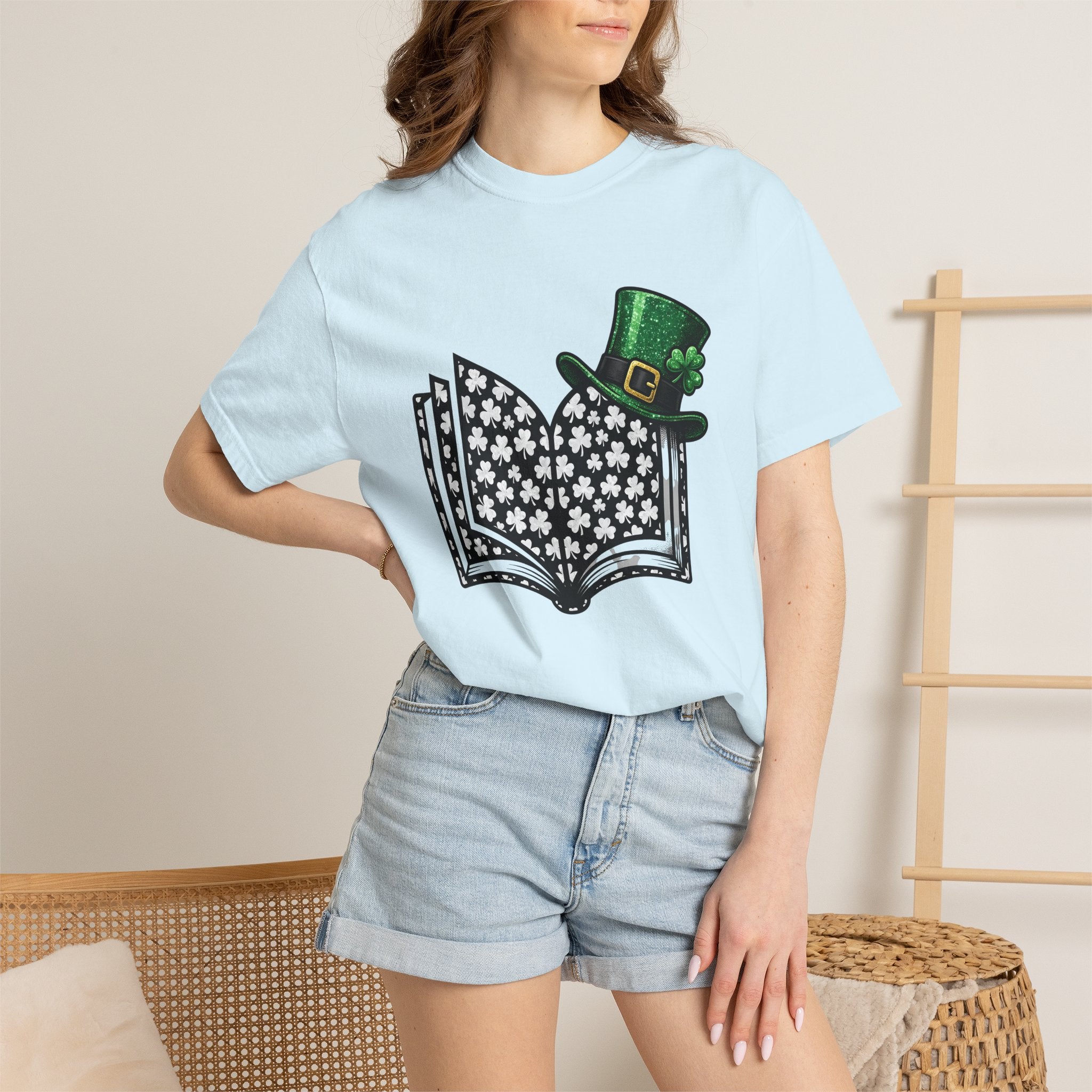 Open Book Shirt St Patrick's Day Books Gift Women Sparkle Tee Novel T-Shirt Shamrock Fan Glossy Graphic Tshirt Retro Leprechaun Hat Tshirt