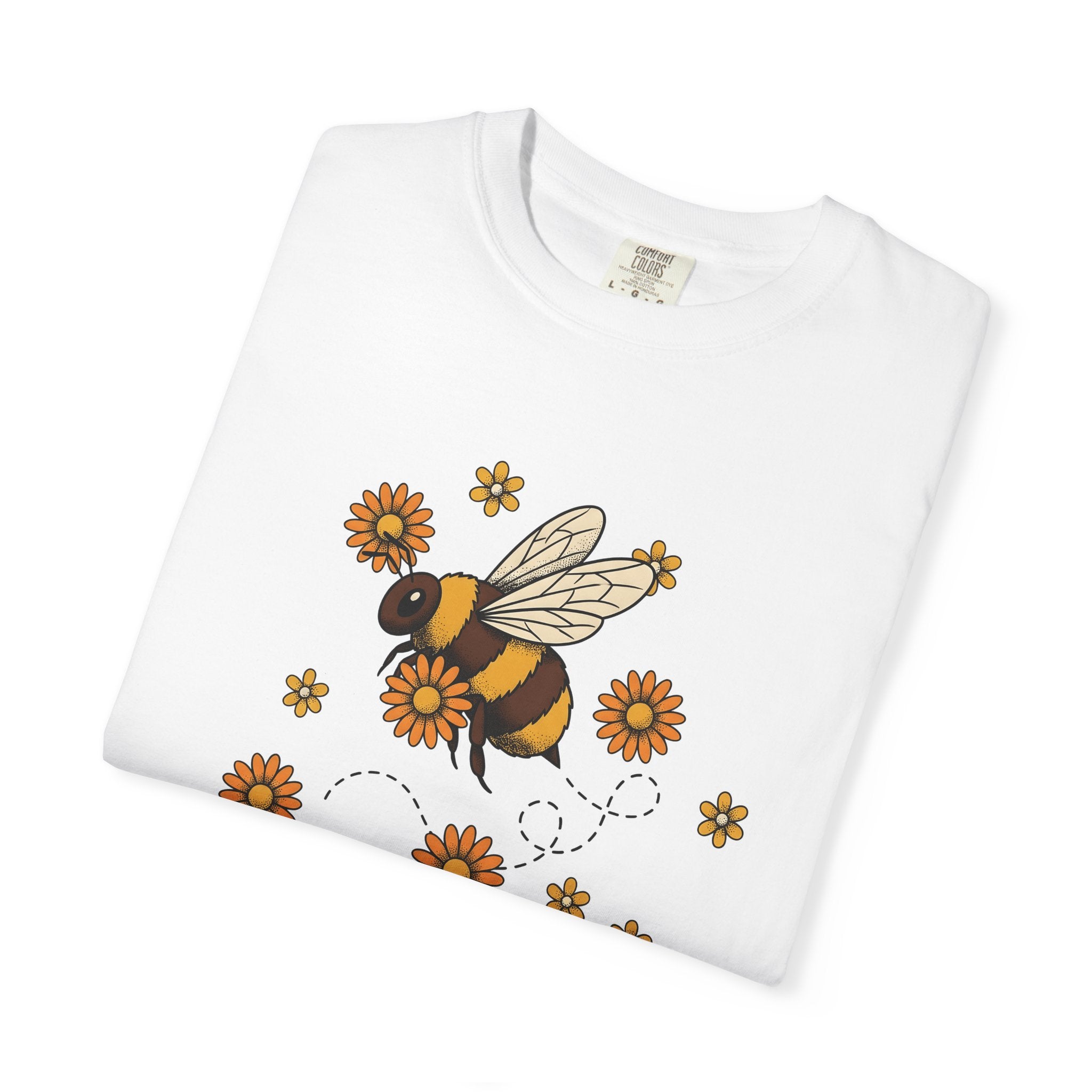 Bee Drawing Shirt Cottagecore Wilderness Gift Women Playful Tee Honeybee T-Shirt Cottage Fan Whimsical Tshirt Nature Graphic Hand Drawn