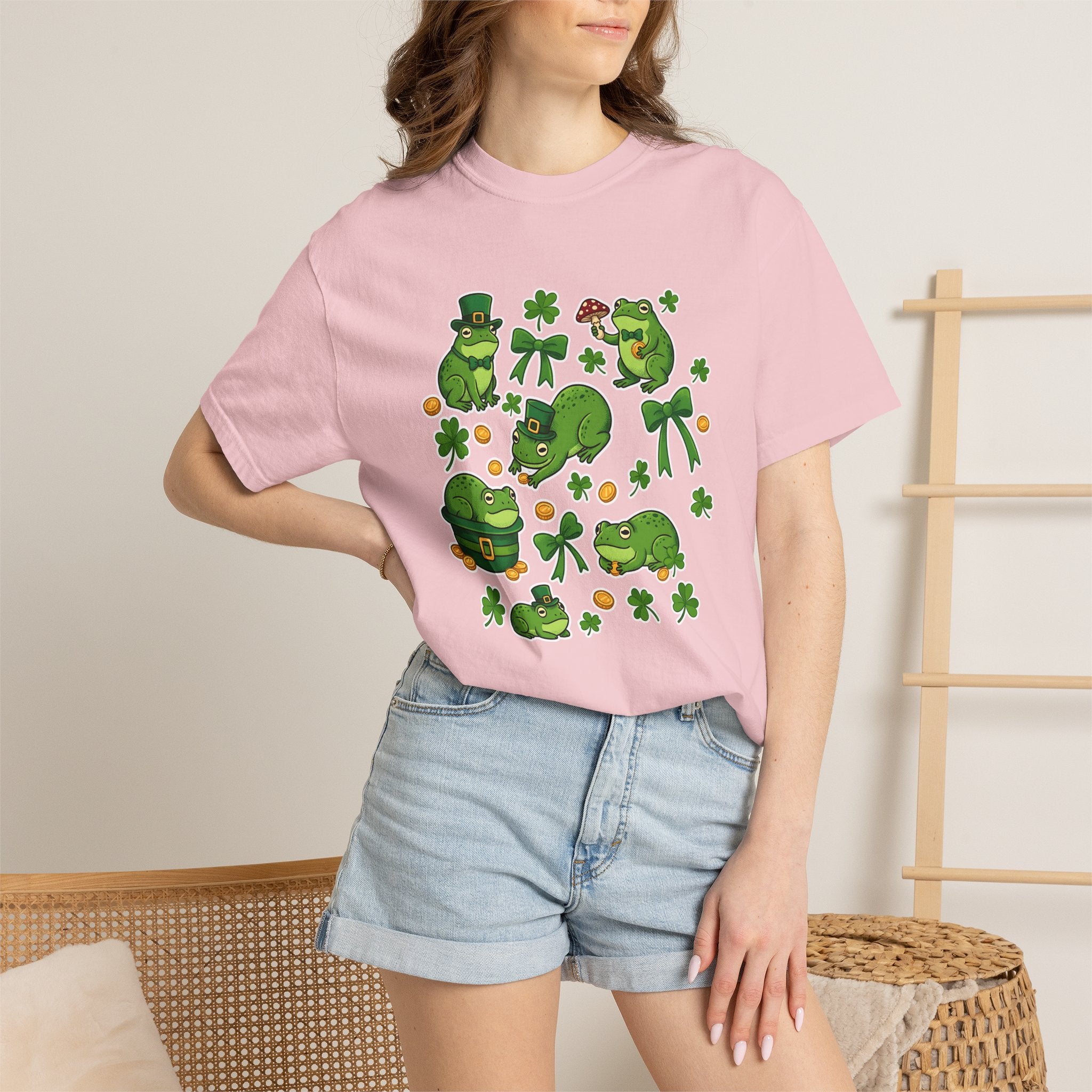 Frog Illustration Shirt St Patrick's Day Wildlife Gift Women Cute Tee Toad T-Shirt Luck Fan Kawaii Tshirt Animal Graphic Comic Clover Tshirt