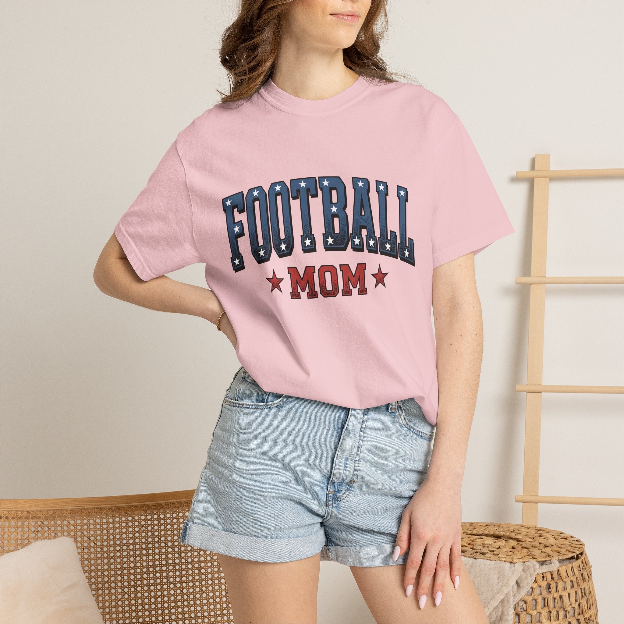 Football Stars Shirt Moms Sports Gift Women Varsity Tee Soccer Players T-Shirt Mom Fan Athletic Graphic Illustration Vintage Design Retro