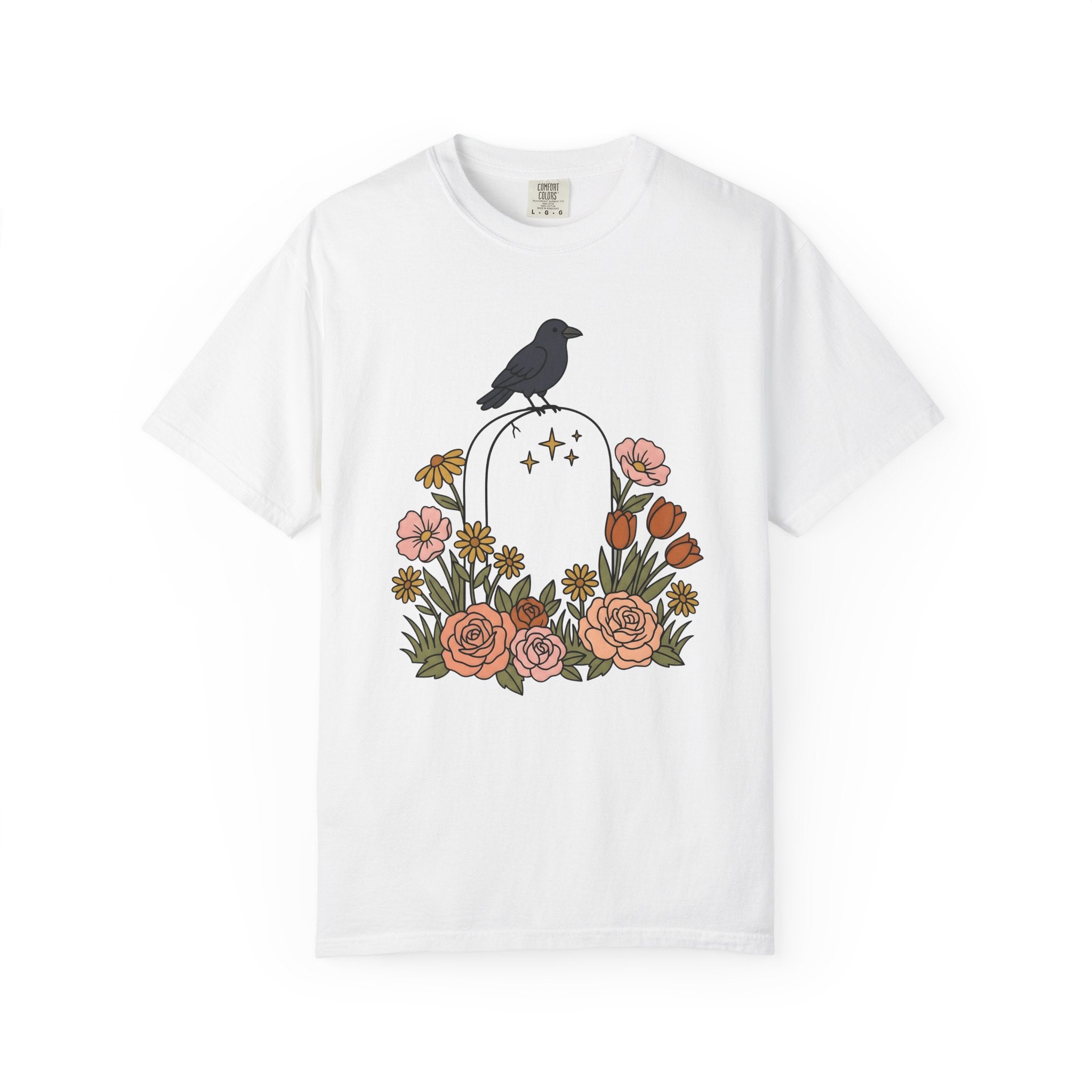 Crow Tombstone Shirt Halloween Gothic Gift Women Bold Graphic Tee Raven T-Shirt Horror Fan Dark Art Tshirt Gothic Illustration Minimal