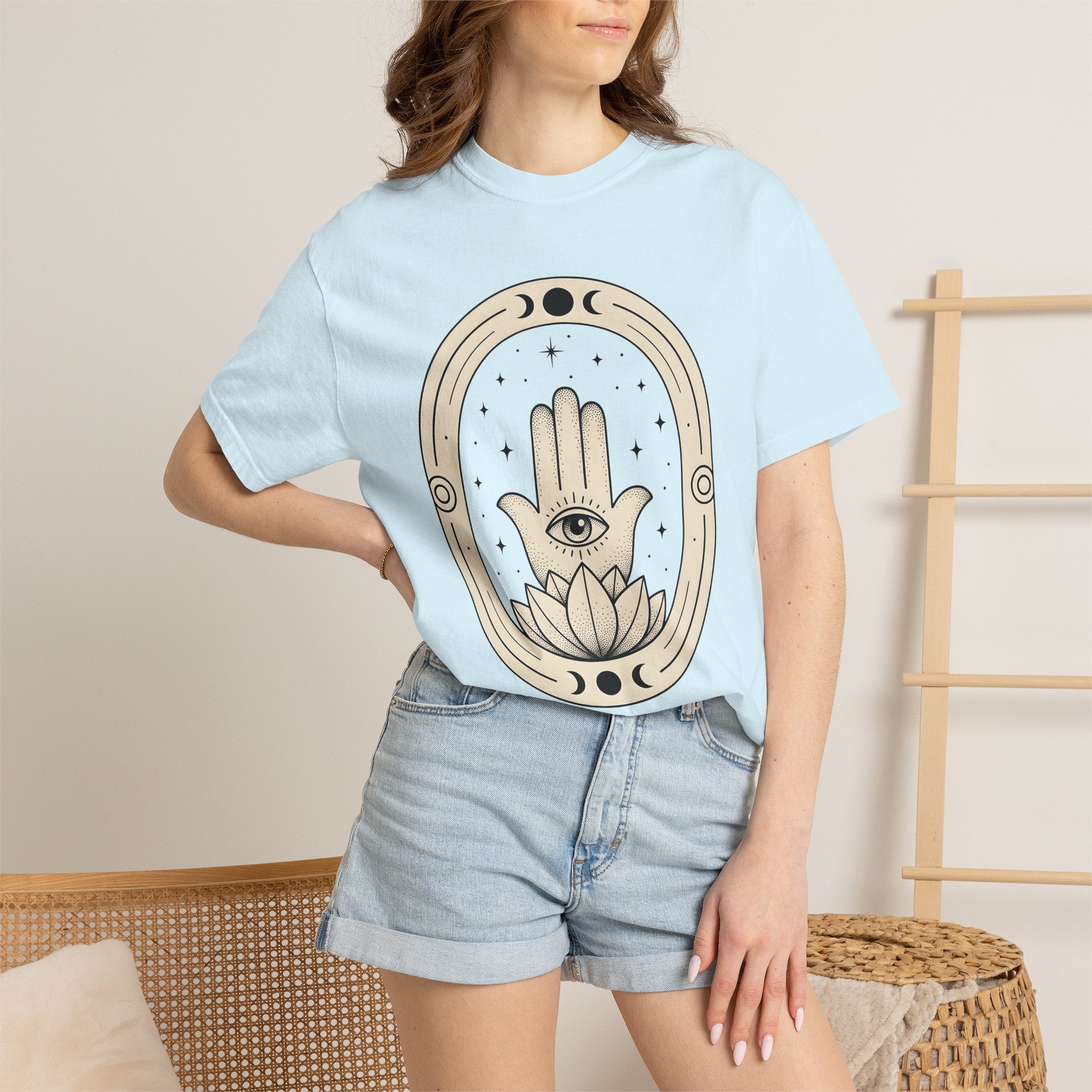 Hamsa Hand Shirt Boho Chic Spiritual Gift Women Mystical Tee Hand Of Fatima T-Shirt Bohemian Fan Esoteric Tshirt Sacred Graphic Minimal