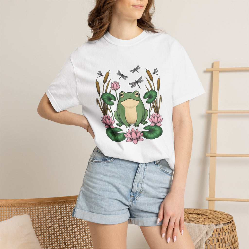 Frog Water Lily Shirt Animals & Flowers Wildlife Gift Women Floral Tee Toad T-Shirt Animal Fan Botanical Tshirt Wildlife Graphic Retro