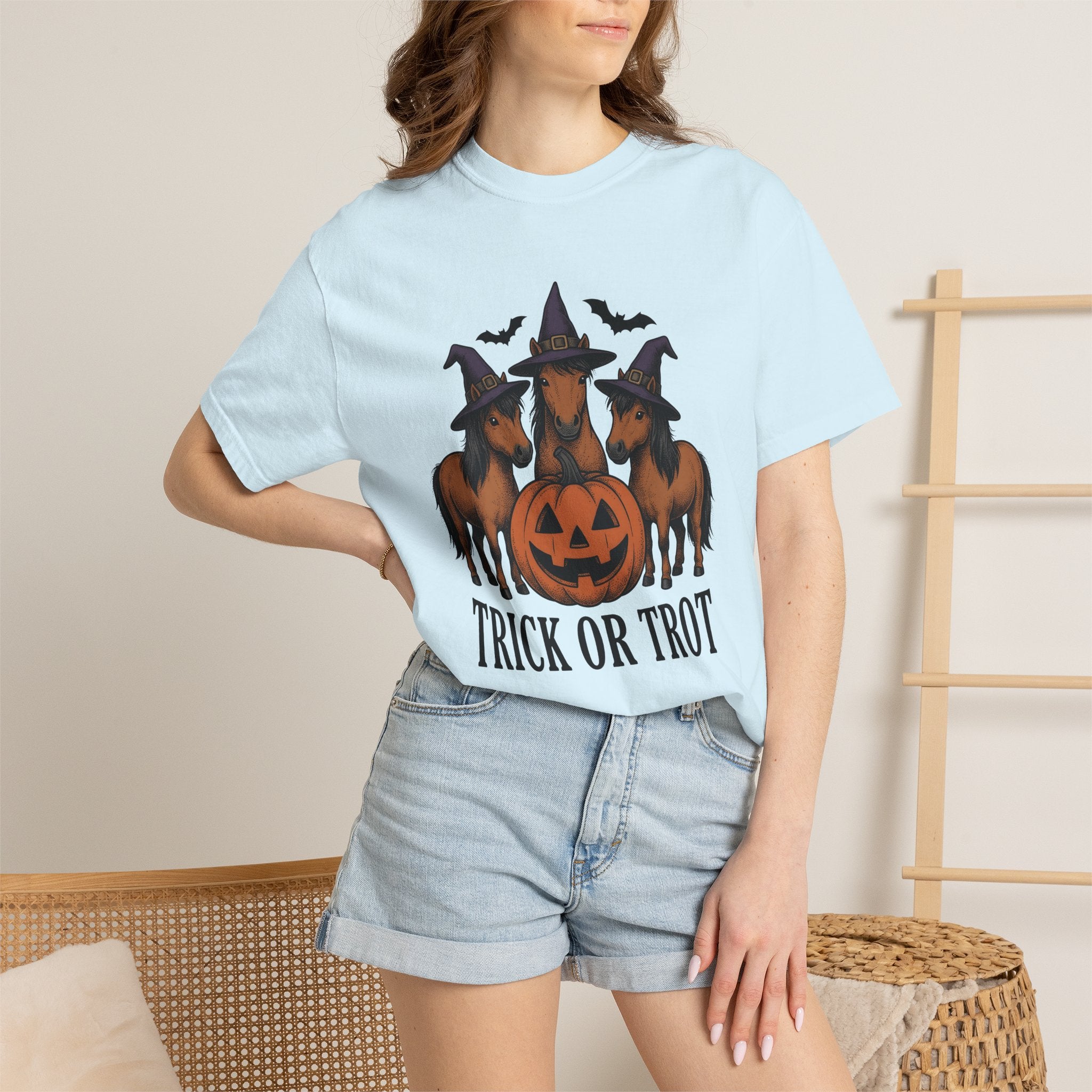 Witch Horse Hat Shirt Halloween Livestock Gift Women Classic Tee Sorcery T-Shirt Halloween Fan Vintage Tshirt Farm Animal Graphic Line Art