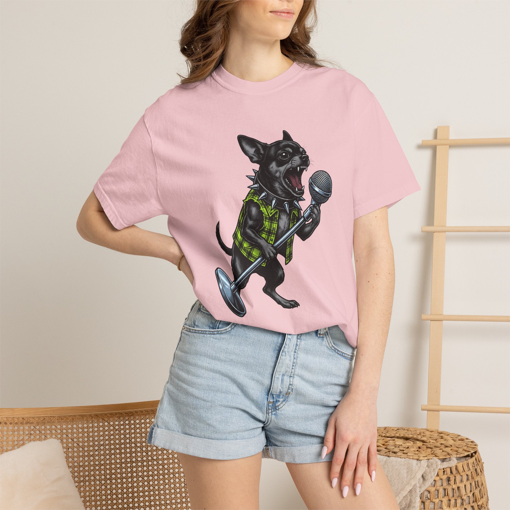 Chihuahua Performer Shirt Dog Audio Gift Women Illustrative Tattoo Tee Chi T-Shirt Dog Fan Tattooed Tshirt Sound Graphic Heritage Mic Tshirt
