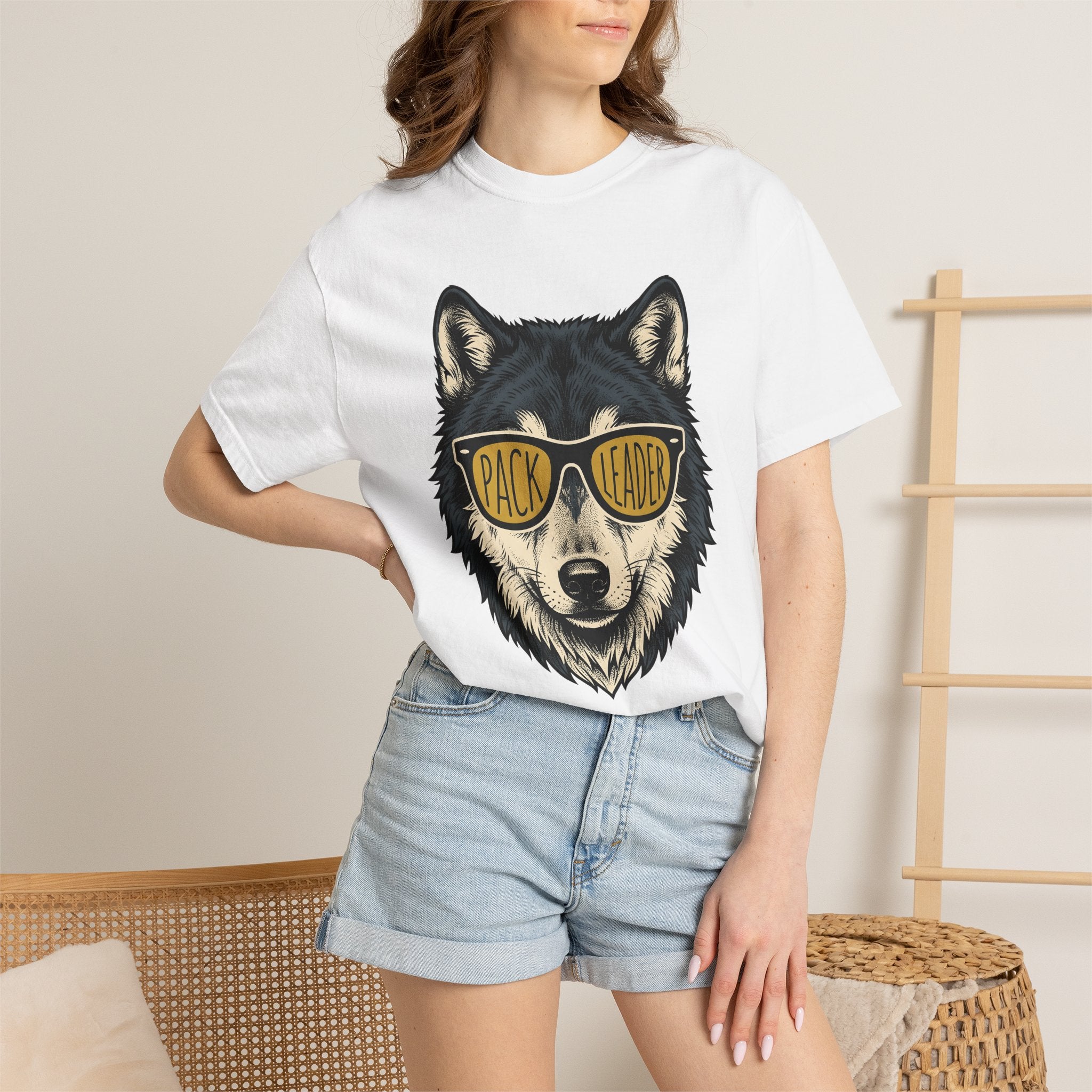 Wolf Sunglasses Shirt Mom Animal Gift Women Hand Drawn Tee Cool Wolf T-Shirt Mom Fan Illustrated Tshirt Wildlife Graphic Vintage Glasses