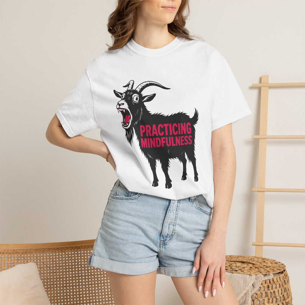 Yelling Goat Shirt Funny Pet Gift Women Comic Tee Bleating Goat T-Shirt Humor Fan Cartoon Tshirt Animal Graphic Vintage Large Font Tshirt