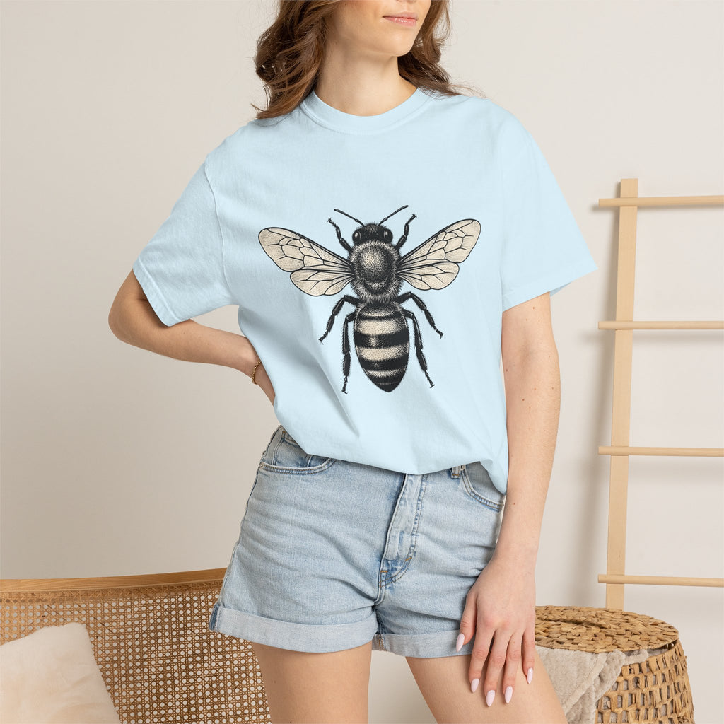 Bee Shirt Animals Nature Gift Women Vintage Tee Honeybee T-Shirt Wildlife Enthusiast Retro Tshirt Environmental Graphic Hand Drawn Wings