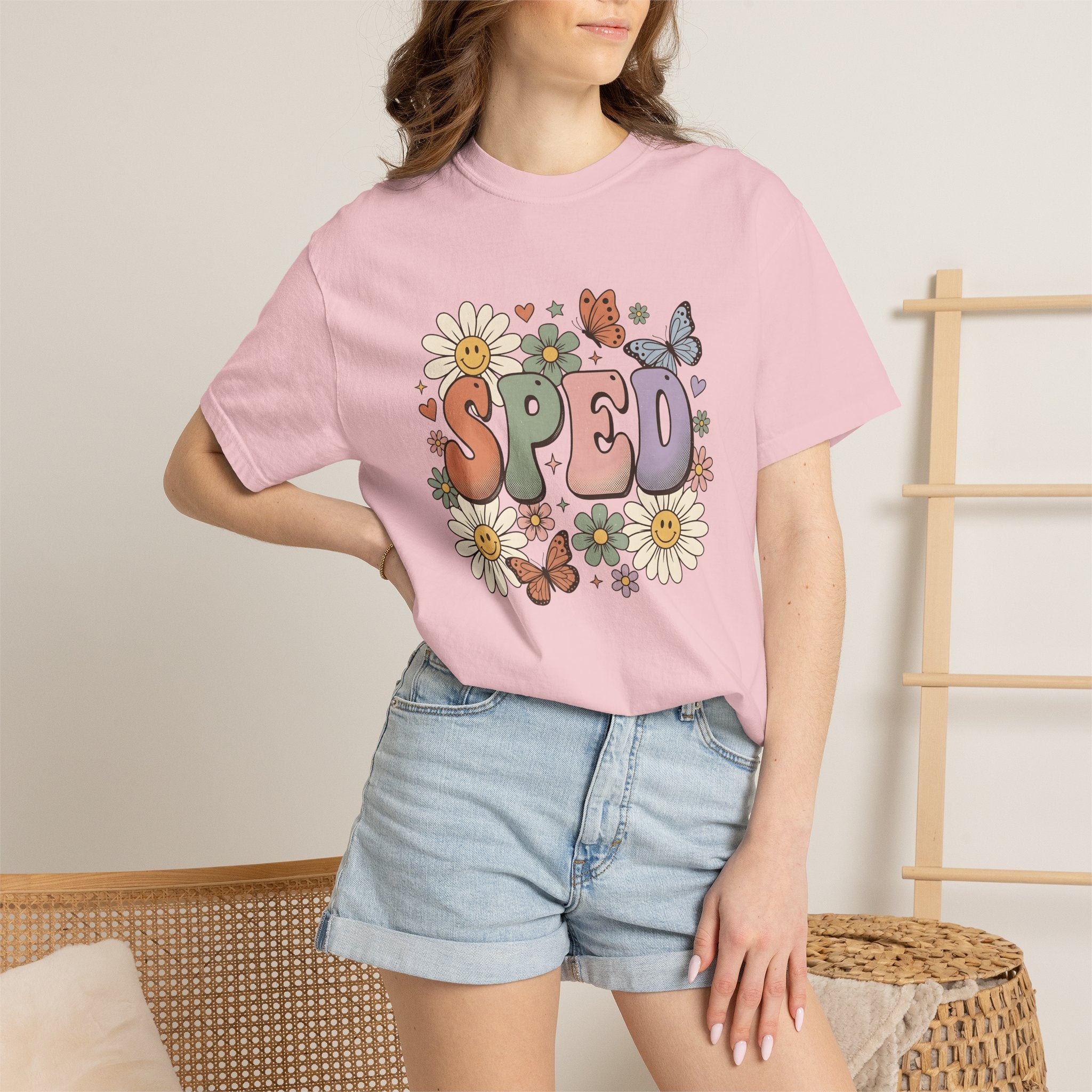 Happy Flowers Shirt Teachers School Gift Women Vintage Tee Florals T-Shirt Educator Enthusiast Retro Tshirt Classroom Graphic Sketch Bugs