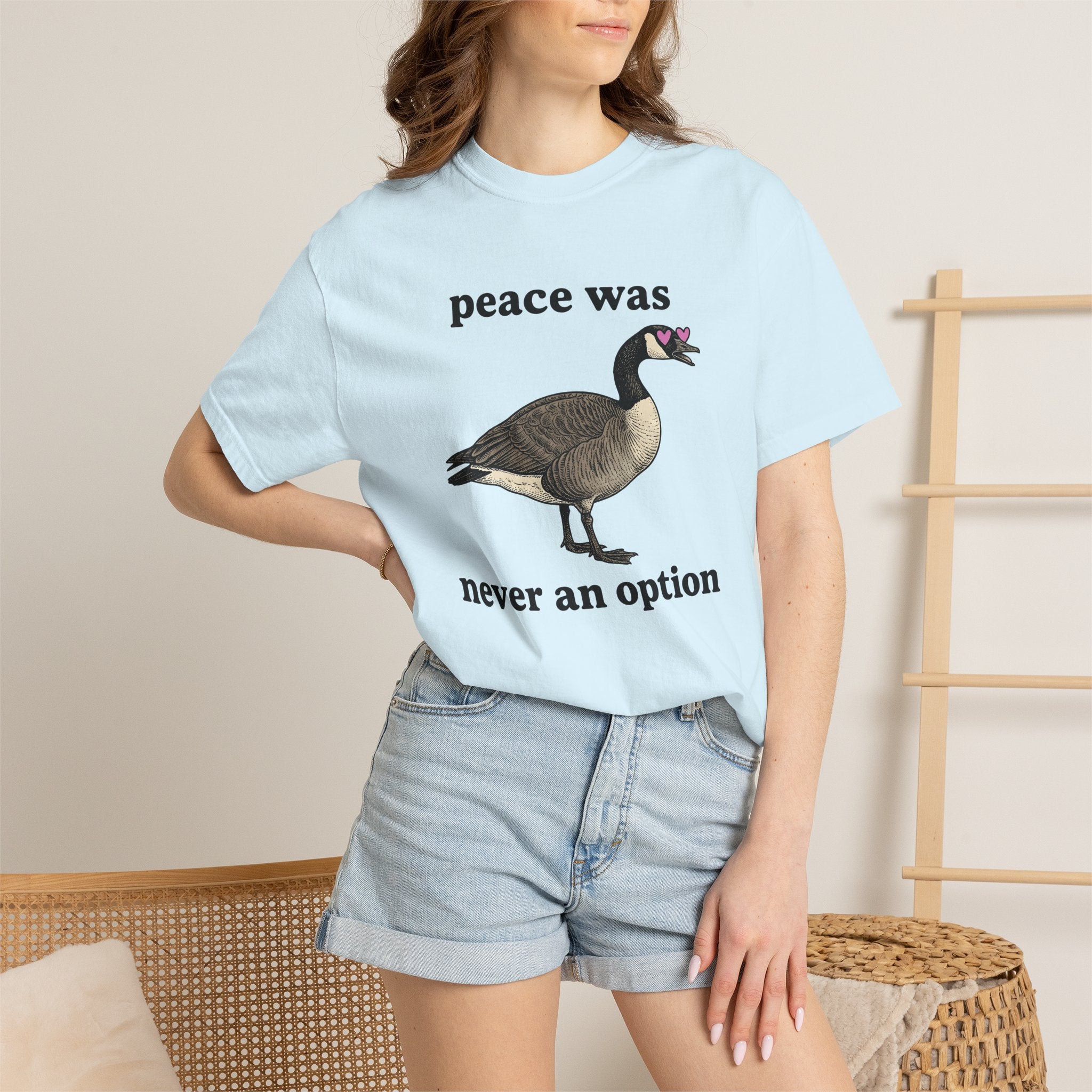 Goose Graphic Shirt Animals Humor Gift Women Vintage Tee Goose T-Shirt Wildlife Fan Retro Tshirt Comedy Graphic Hand Drawn Heart Eyes Tshirt