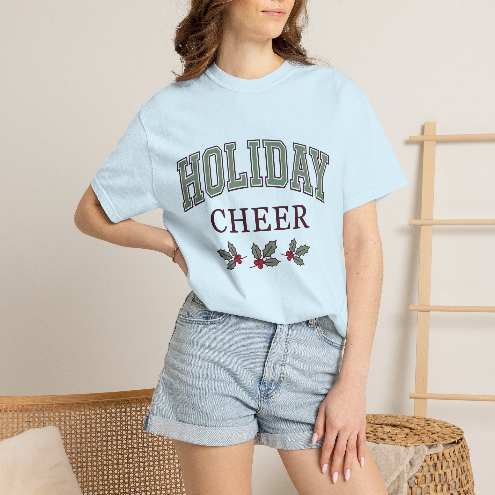 Holly Leaves Shirt Holiday Christmas Gift Women Collegiate Tee Holly T-Shirt Christmas Fan Retro Tshirt Xmas Graphic Vintage Berries Tshirt