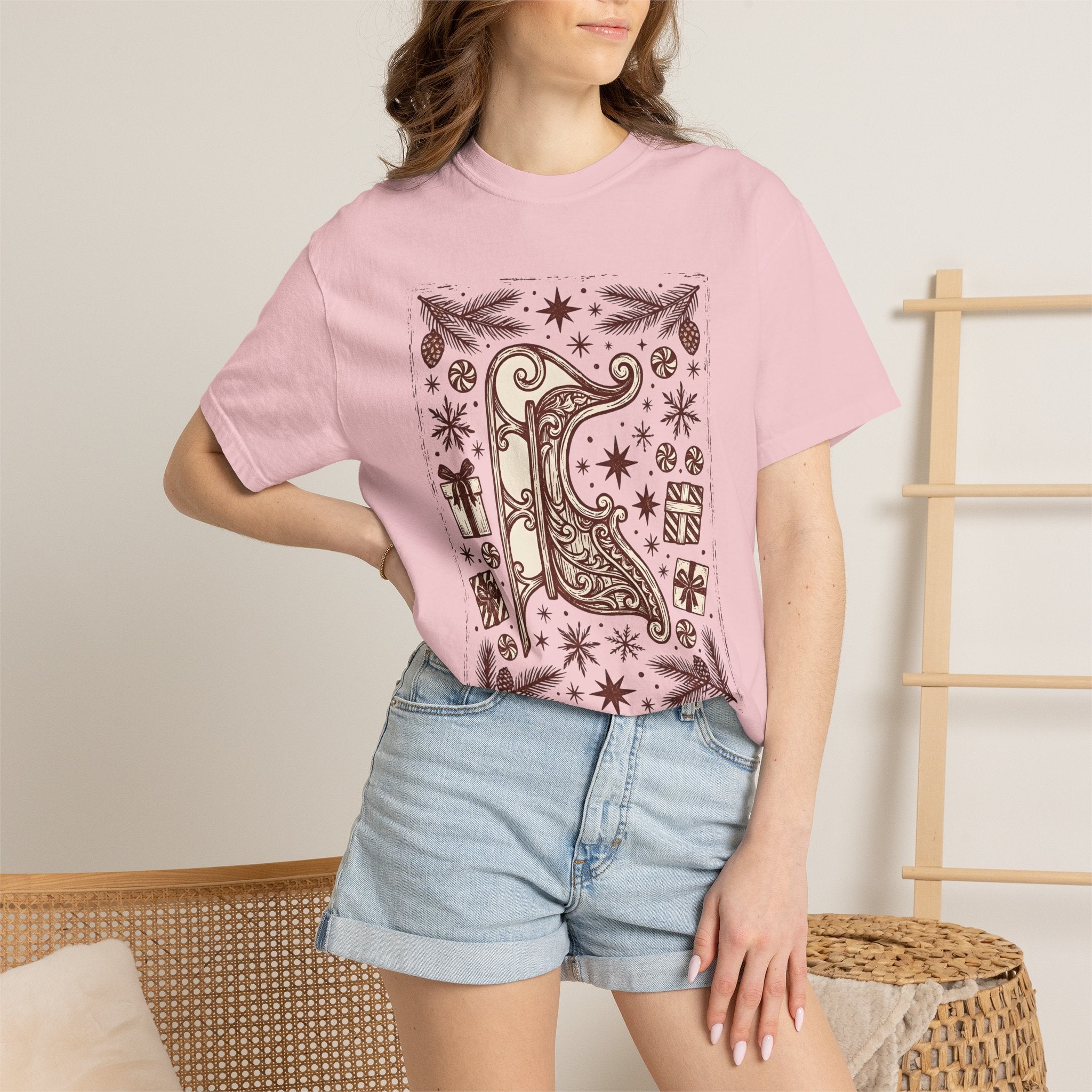 Santa Sleigh Shirt Christmas Holiday Gift Women Vintage Tee Sleigh Bell T-Shirt Xmas Fan Christmas Tree Tshirt Seasonal Graphic Hand Drawn