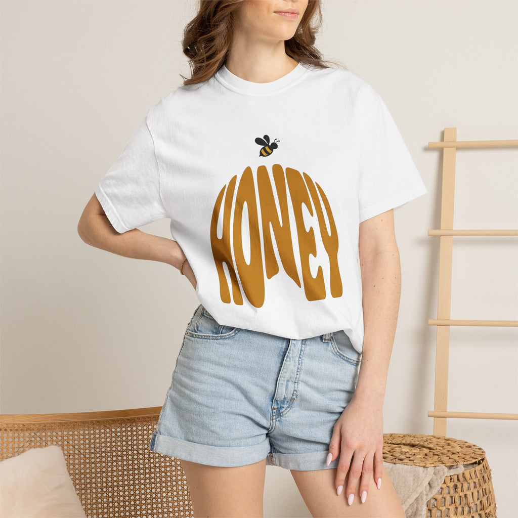 Bumble Bee Shirt Bee Nature Gift Women Retro Tee Honey Bee T-Shirt Apiarist Enthusiast Vintage Tshirt Environmental Graphic Minimalist
