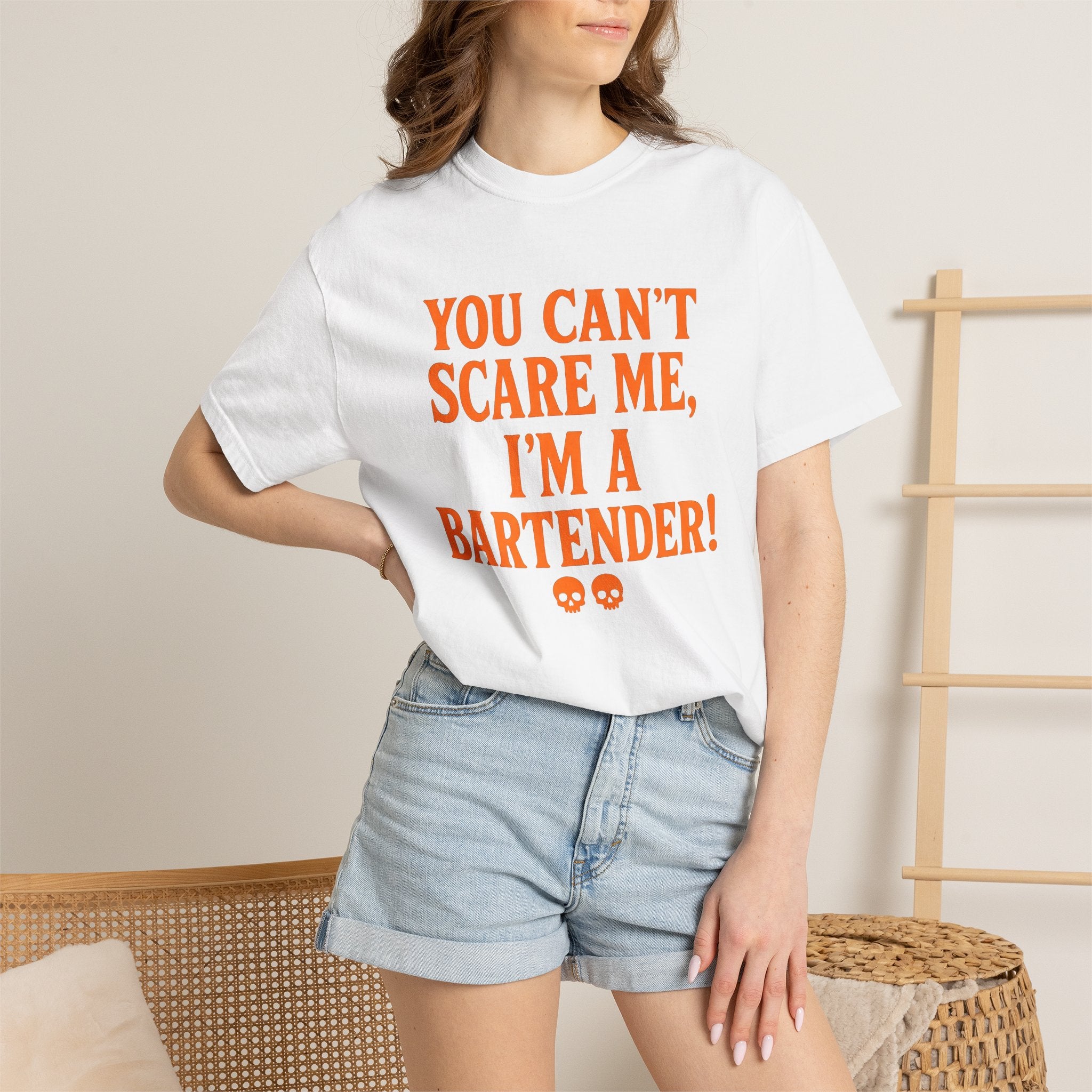 Skull Art Shirt Halloween Tavern Gift Women Creepy Tee Skull T-Shirt Horror Fan Spooky Tshirt Pub Graphic Old School Bartender Tshirt