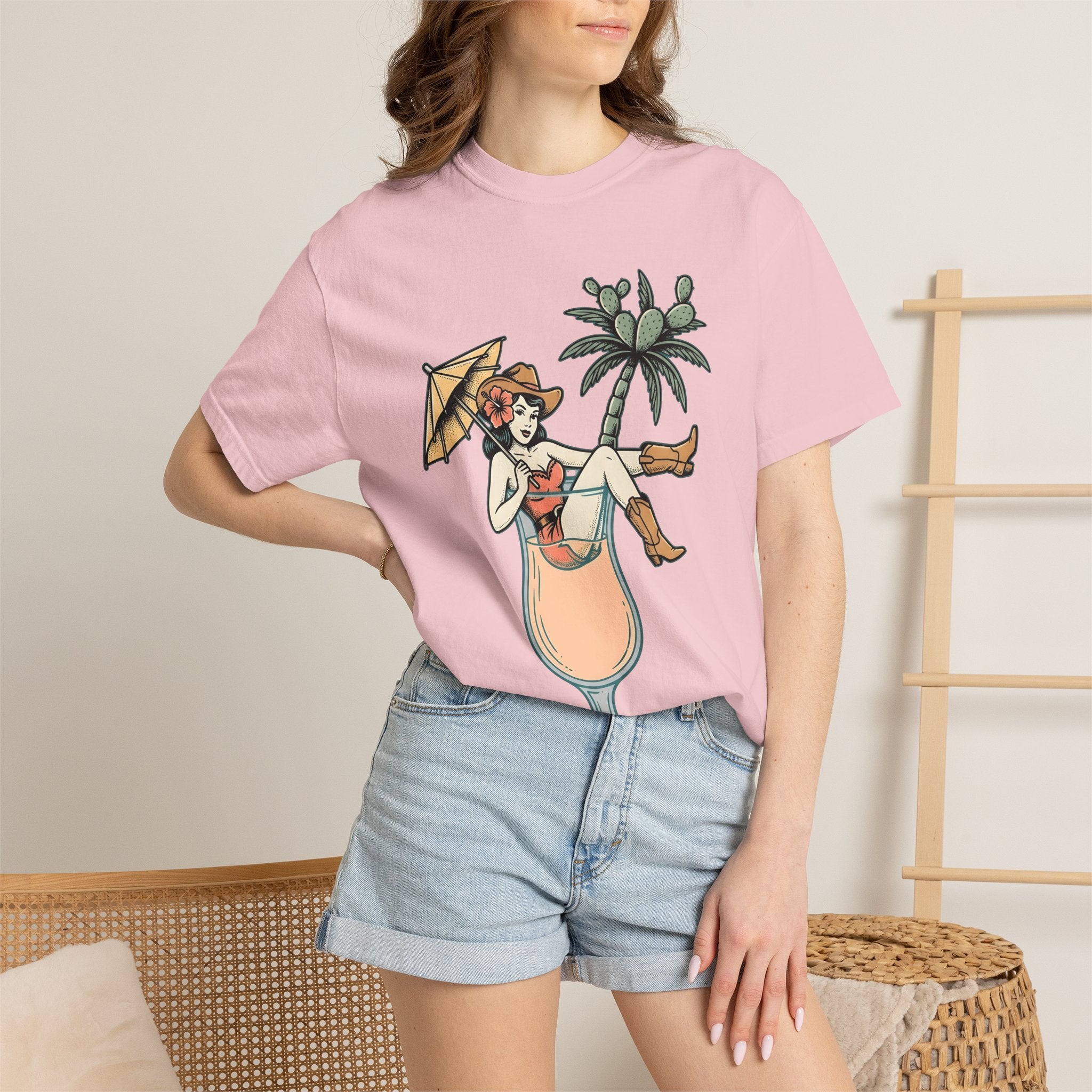 Cowgirl Cocktail Shirt Cowgirl Tropical Gift Women Pinup Tee Cocktail T-Shirt Cowboy Fan Vintage Tshirt Island Graphic Retro Cactus Tshirt