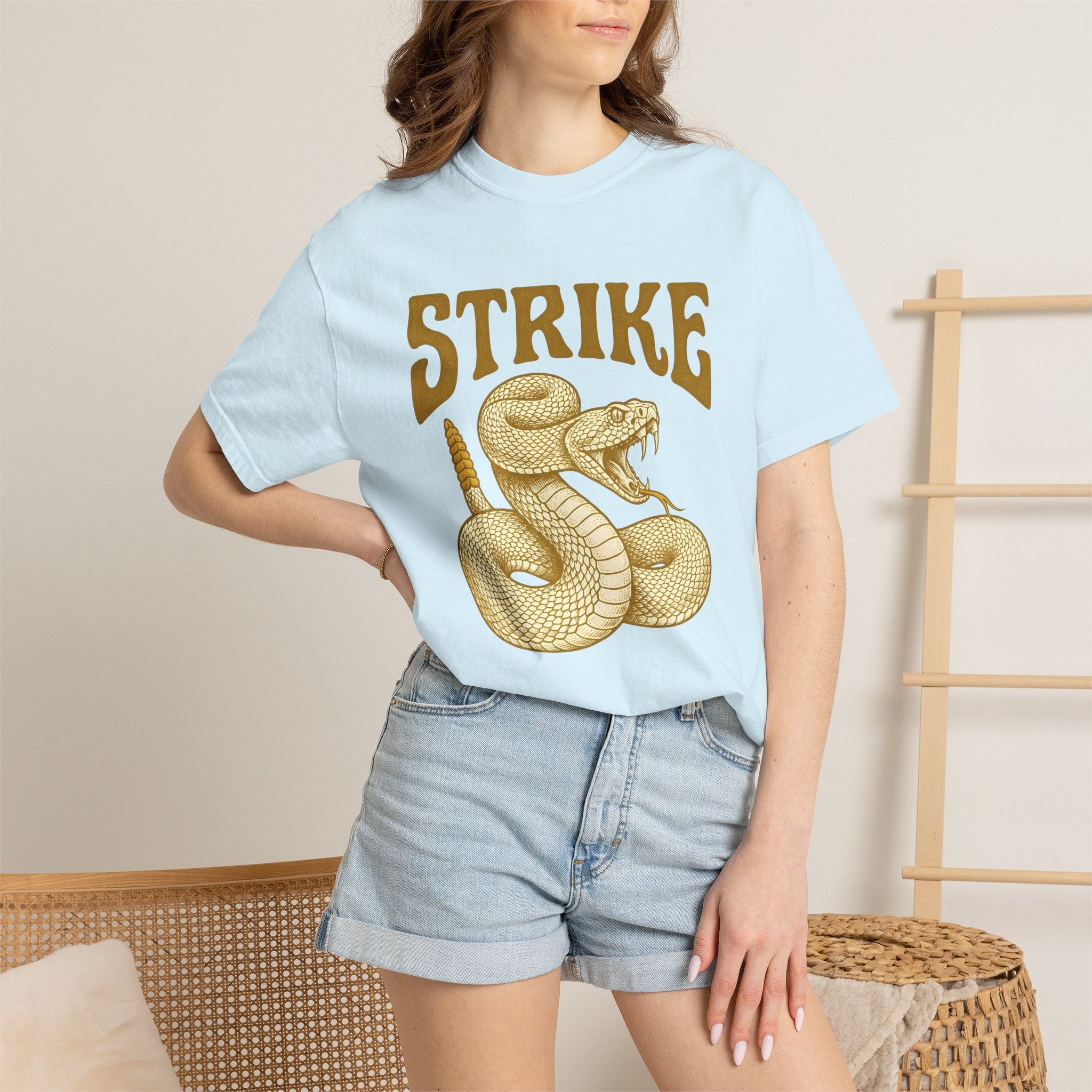 Rattlesnake Graphic Shirt Animal Outdoors Gift Women Vintage Tee Snake T-Shirt Wildlife Enthusiast Retro Tshirt Camping Graphic Hand Drawn