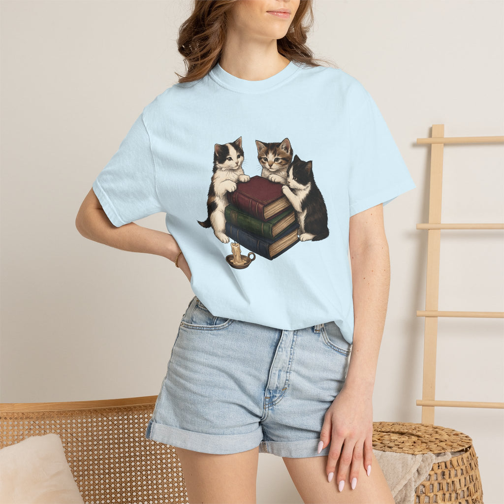 Kitten Stack Shirt Cat Bookworm Gift Women Hand Drawn Tee Kitten Pile T-Shirt Cat Fan Illustrated Design Book Graphic Vintage Books Tshirt