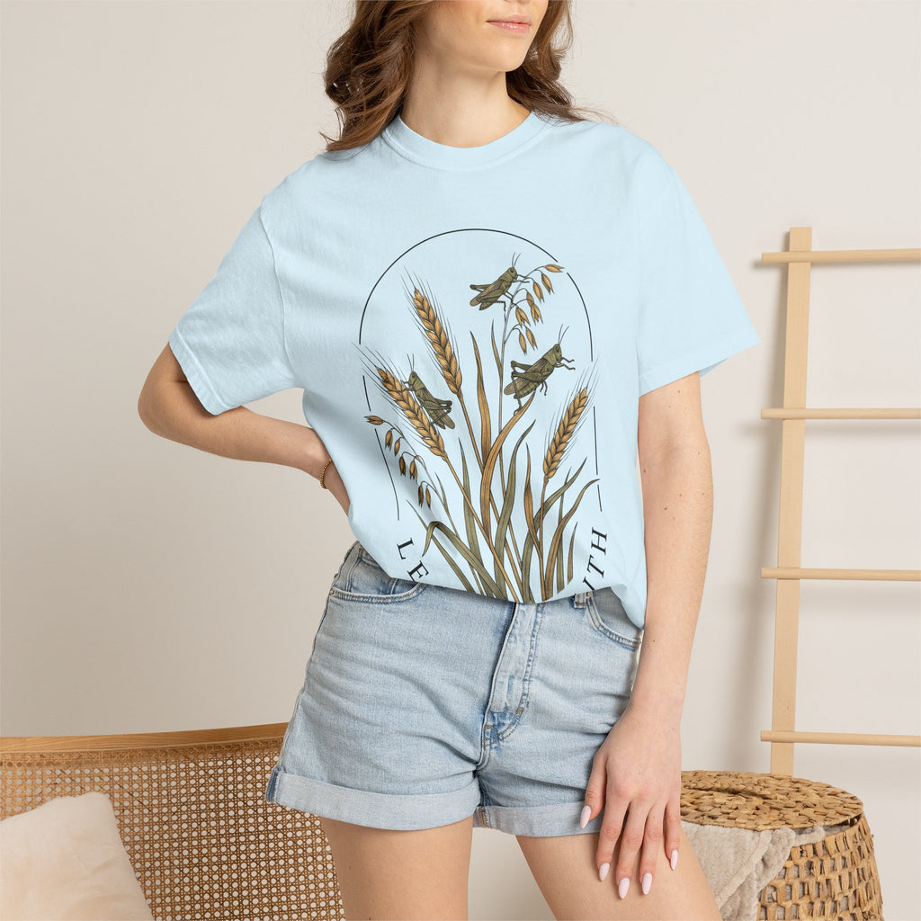 Grasshopper Art Shirt Nature Positivity Gift Women Flower Tee Locust T-Shirt Environmentalist Enthusiast Floral Tshirt Optimistic Graphic