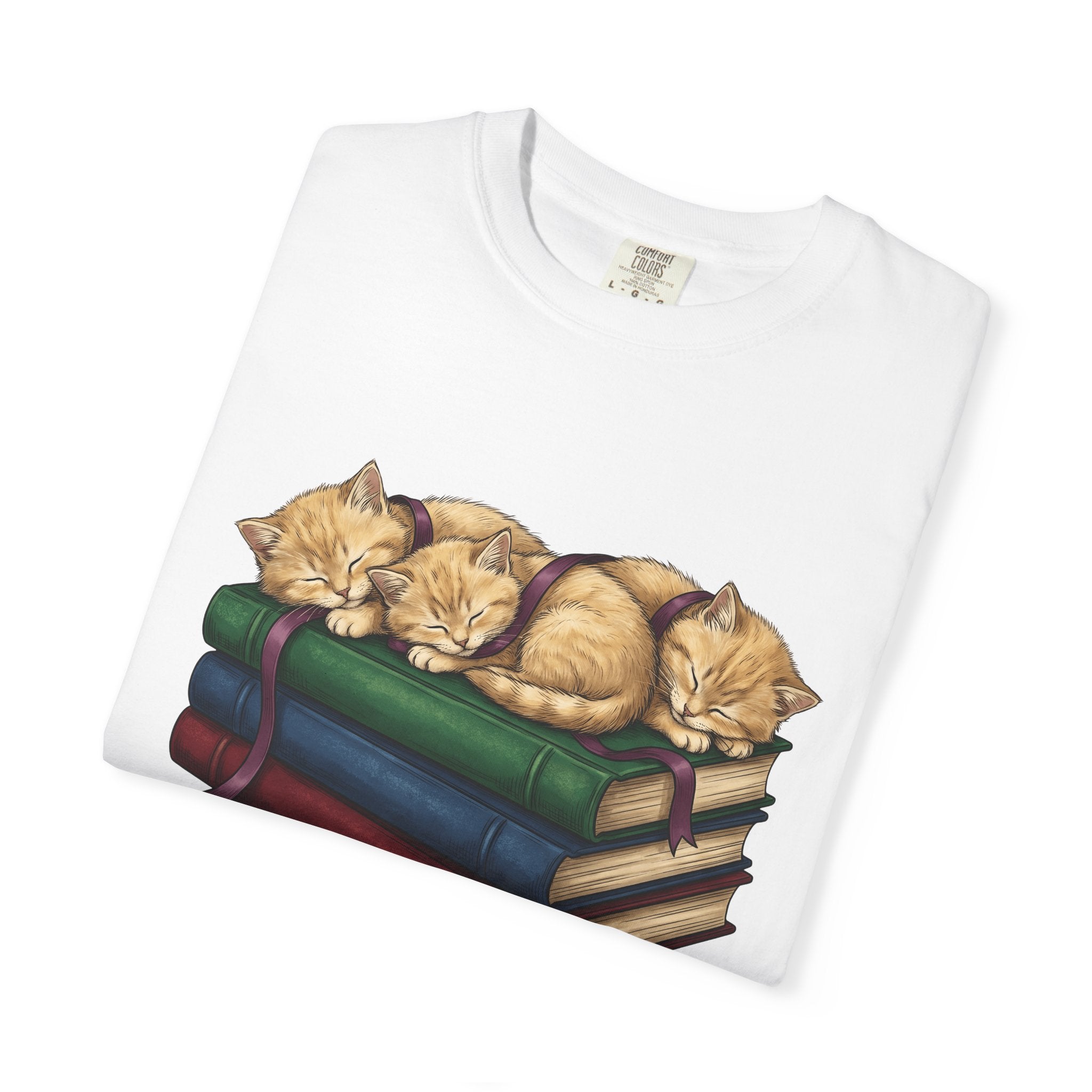 Sleeping Kittens Shirt Cat Book Gift Women Hand Drawn Tee Kitten T-Shirt Cat Fan Illustrated Tshirt Bibliophile Graphic Vintage Stacked