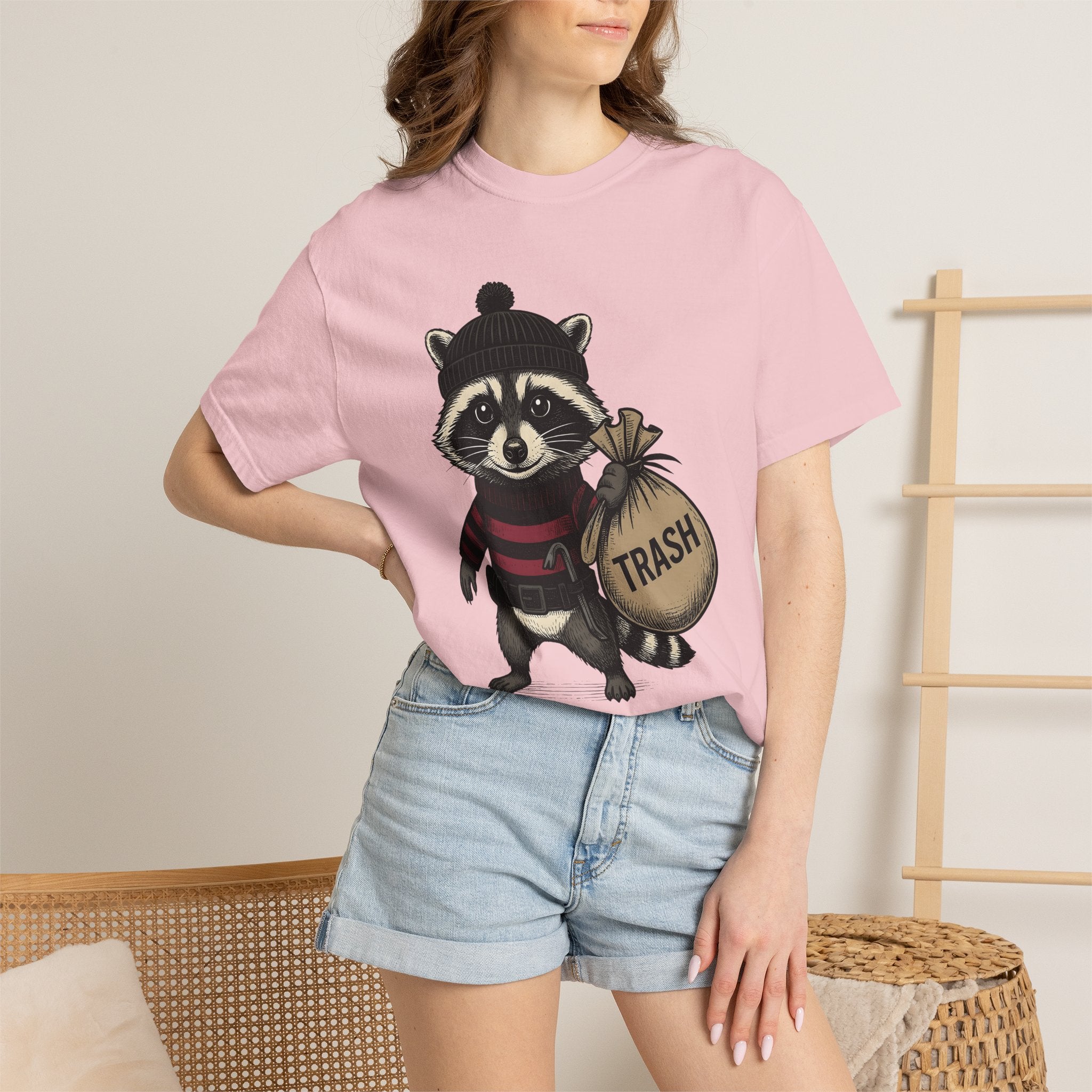 Raccoon Graphic Shirt Animals Humor Gift Women Hand Drawn Tee Trash Panda T-Shirt Wildlife Fan Illustrated Tshirt Funny Graphic Vintage