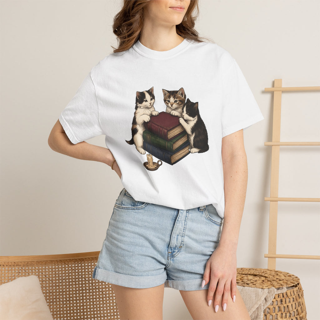 Kitten Stack Shirt Cat Bookworm Gift Women Hand Drawn Tee Kitten Pile T-Shirt Cat Fan Illustrated Design Book Graphic Vintage Books Tshirt