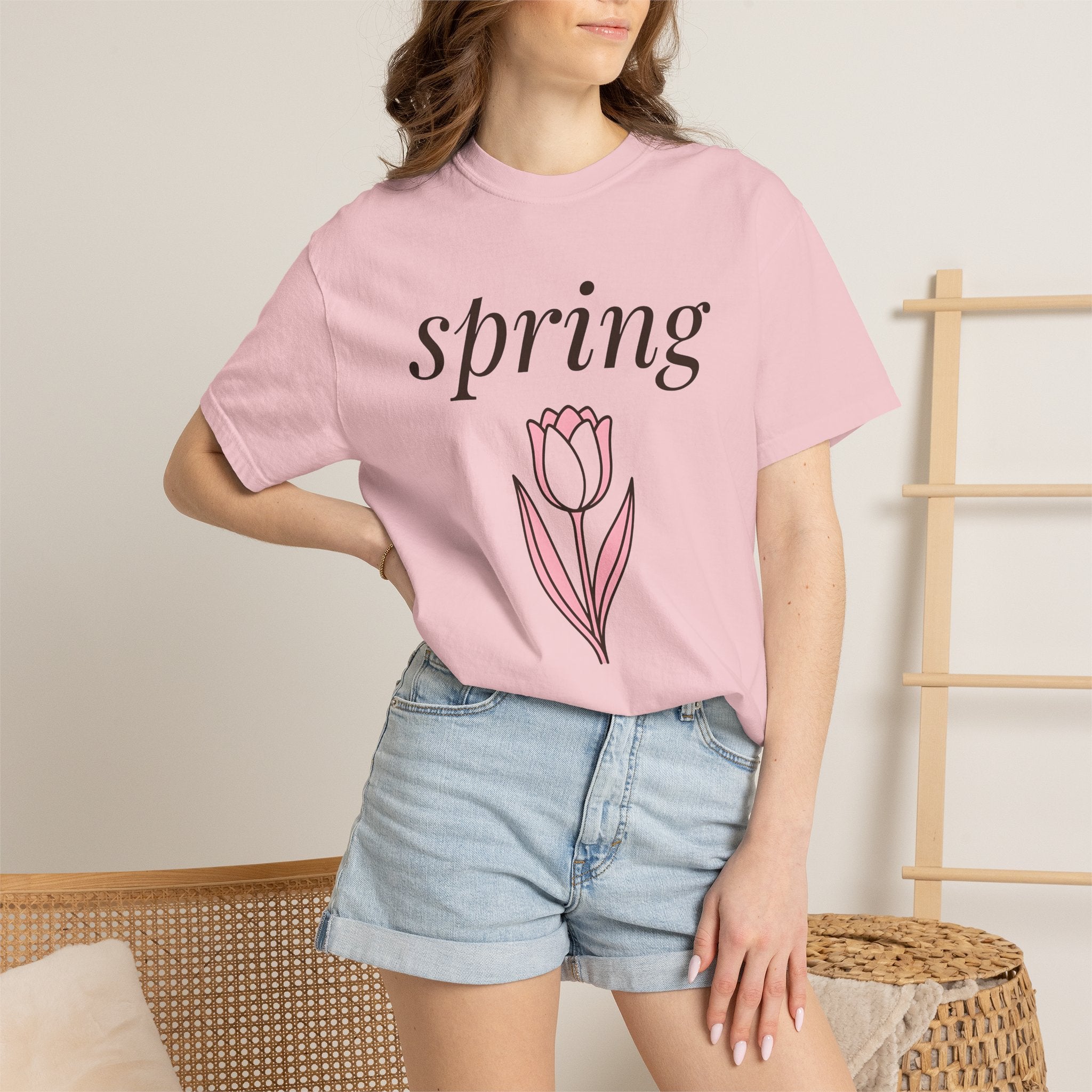 Tulip Bloom Shirt Spring Outdoors Gift Women Simple Tee Tulip T-Shirt Springtime Fan Minimalist Tshirt Nature Graphic Contemporary Flower