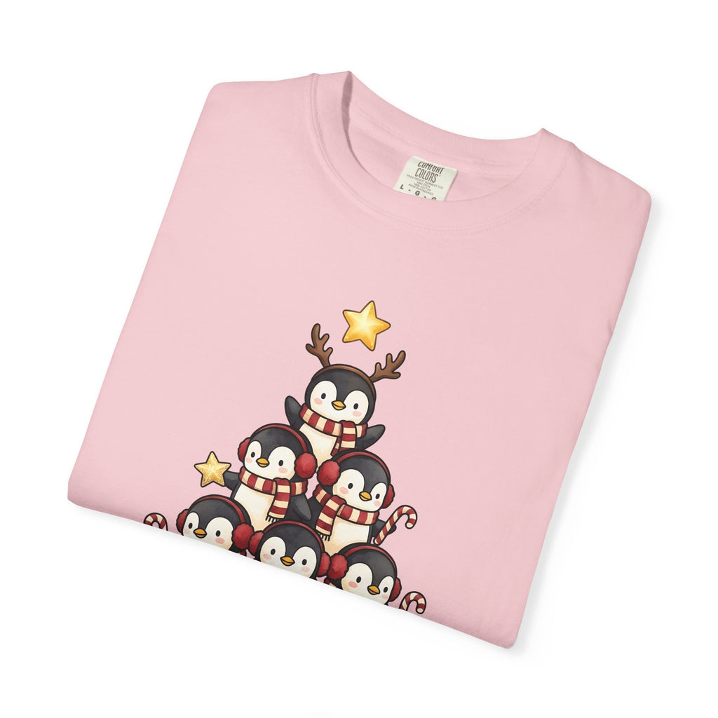 Penguin Tree Shirt Christmas Fauna Gift Women Cartoon Tee Pinguin T-Shirt Christmas Fan Toon Tshirt Wildlife Graphic Gouache Xmas Lights
