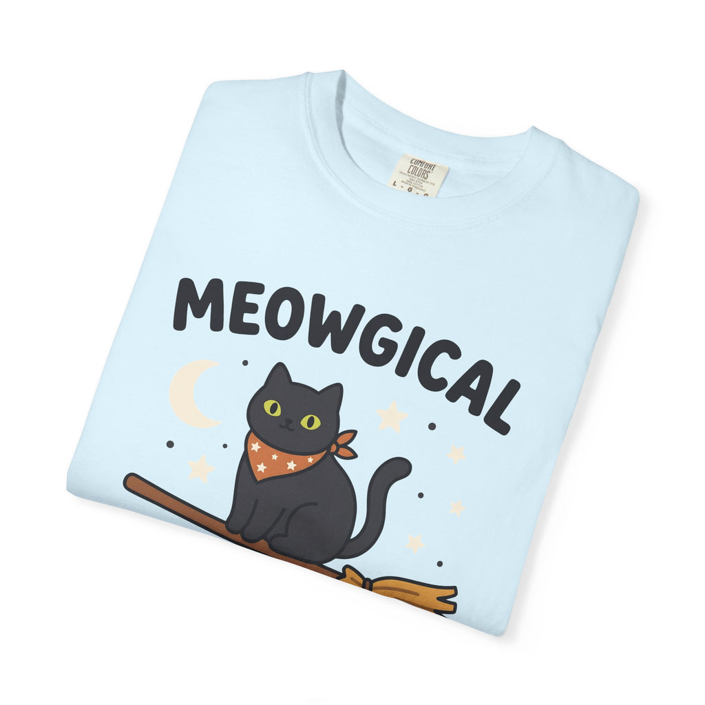 Black Cat Broom Shirt Halloween Cat Gift Women Cute Tee Witch Broomstick T-Shirt Halloween Fan Kitty Graphic Cat Lady Illustration Cartoon