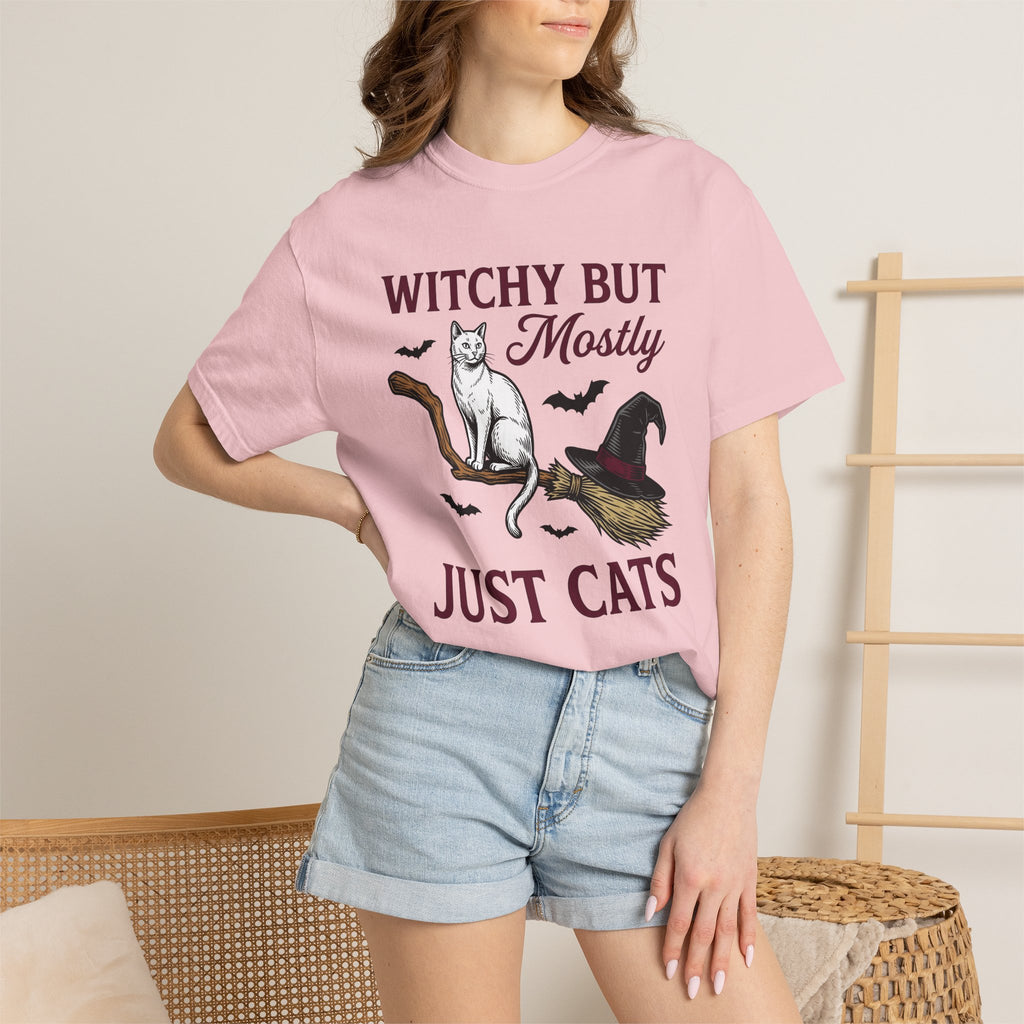 Cat Broom Shirt Cat Halloween Gift Women Vintage Tee Sweeper T-Shirt Cat Fan Retro Tshirt Spooky Graphic Hand Drawn Witch Hat Tshirt