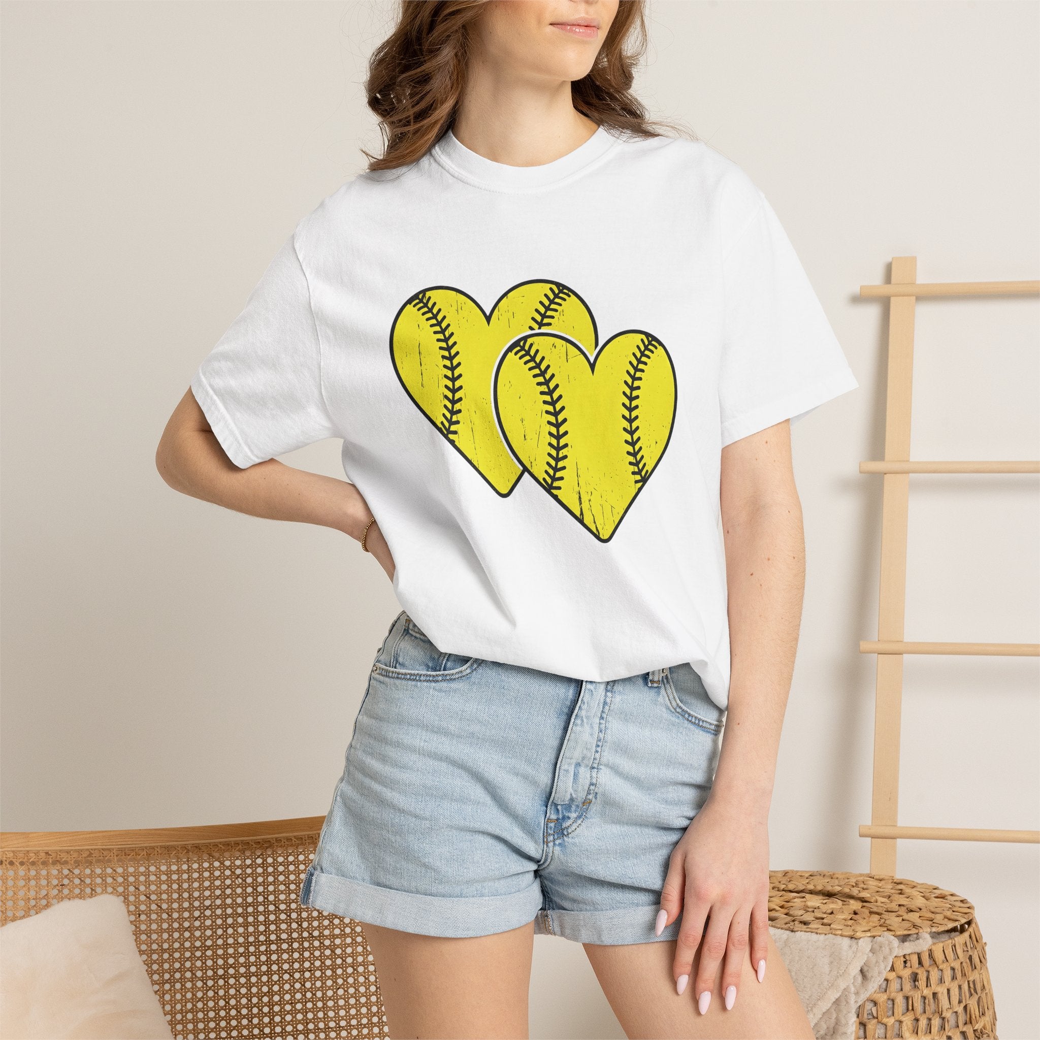 Softball Heart Shirt Softball Mom Sports Gift Women Distressed Tee Softball T-Shirt Mom Fan Vintage Tshirt Athletic Graphic Sports Mom