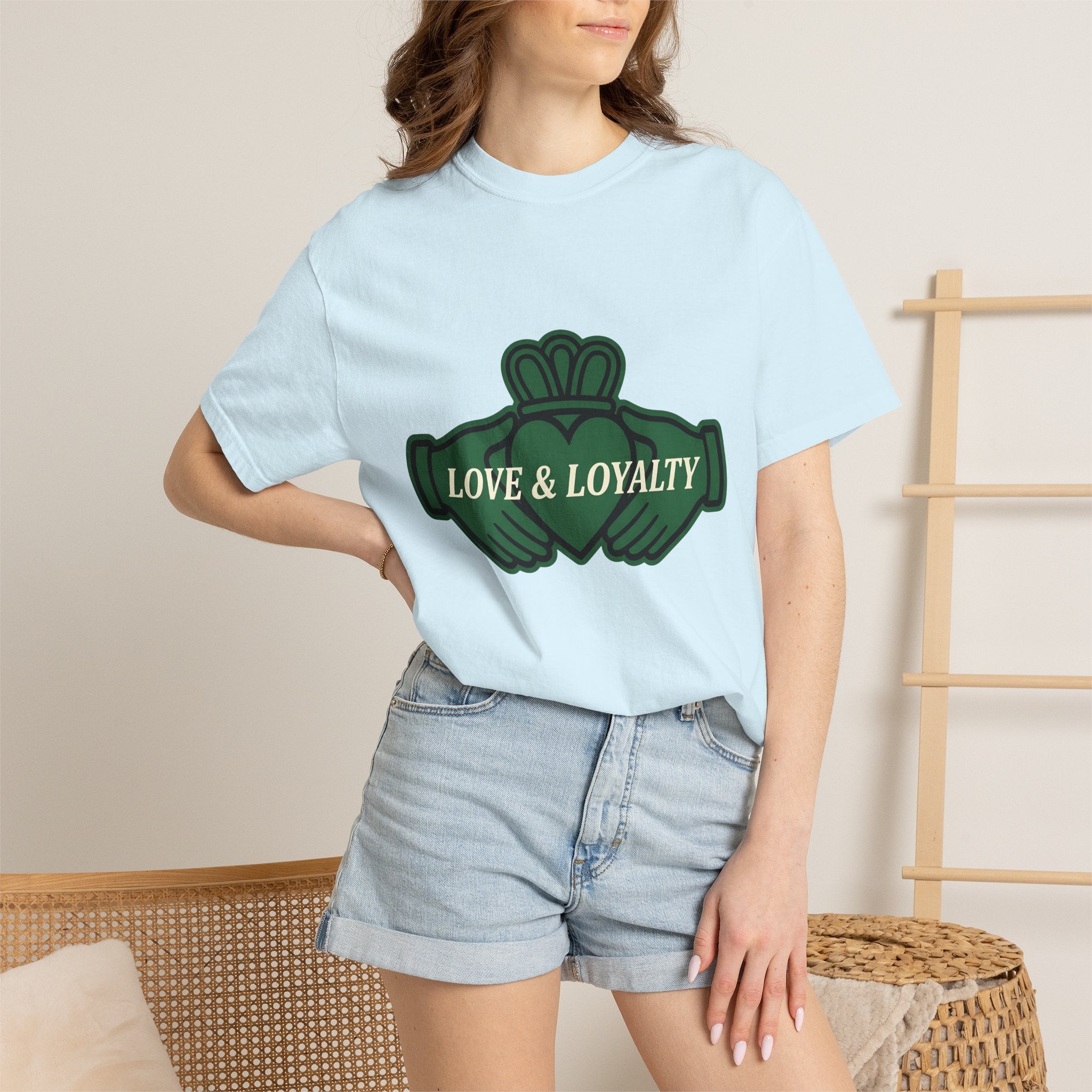 Claddagh Heart Shirt St Patrick's Day Celtic Gift Women Graphic Tee Irish Symbol T-Shirt Shamrock Fan Celtic Knot Graphic Design Vintage