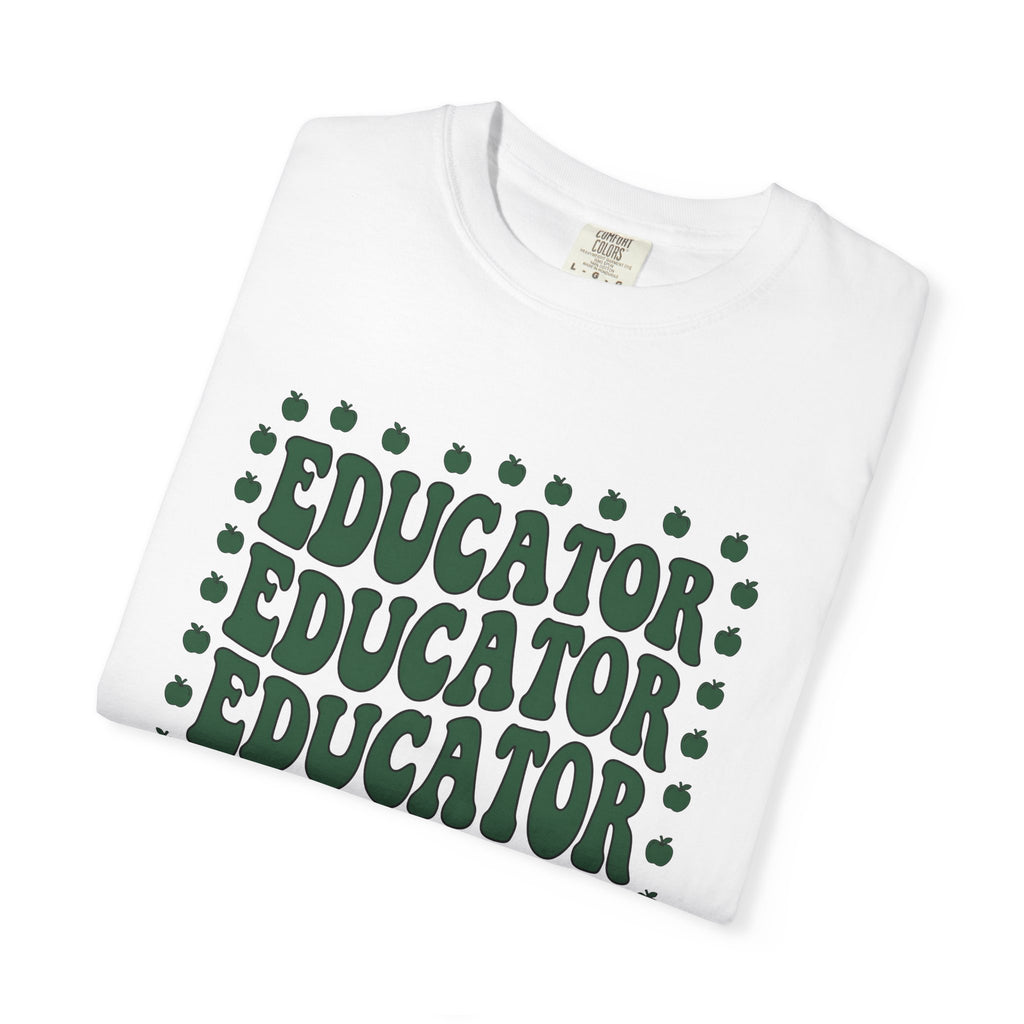 Apple Graphic Shirt Teachers School Gift Women Groovy Tee Apple T-Shirt Educator Enthusiast Psychedelic Tshirt Classroom Graphic Retro Fruit