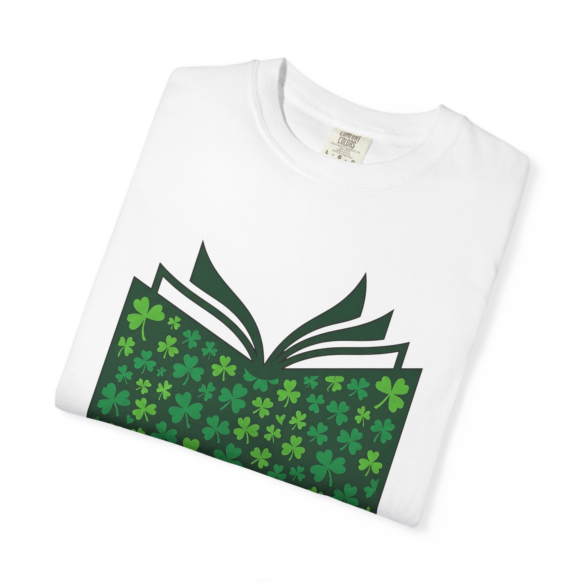Lucky Shamrock Book Shirt St Patrick's Day Books Gift Women Vintage Tee Book T-Shirt St Patricks Fan Retro Tshirt Literary Graphic Flat