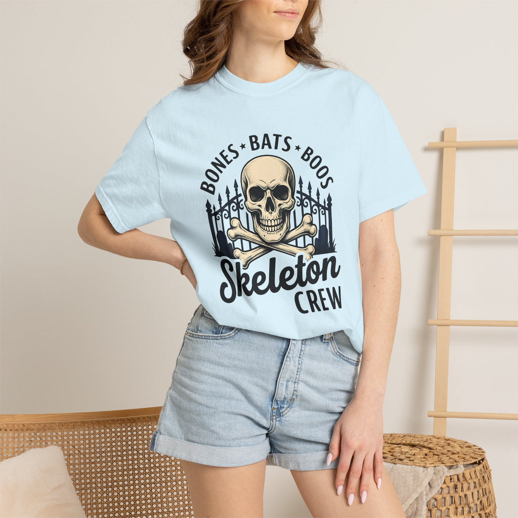 Skeleton Crossbones Shirt Halloween Gothic Gift Women Distressed Tee Skull And Crossbones T-Shirt Horror Fan Jolly Roger Tshirt Dark Graphic