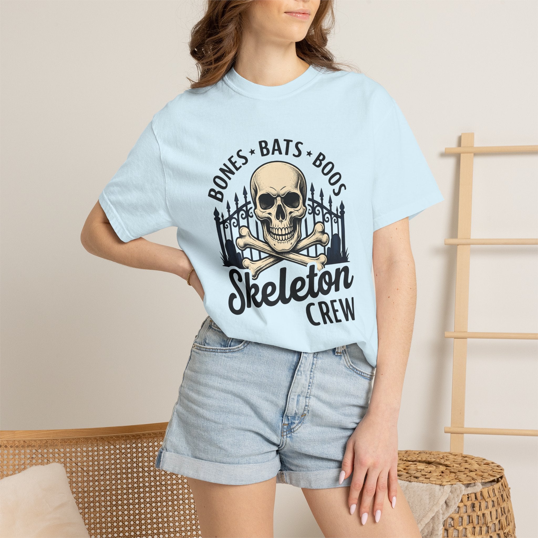 Skeleton Crossbones Shirt Halloween Gothic Gift Women Distressed Tee Skull And Crossbones T-Shirt Horror Fan Jolly Roger Tshirt Dark Graphic