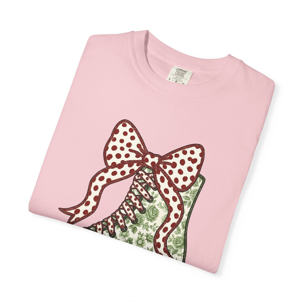 Ice Skating Shoe Shirt Christmas Frost Gift Women Nostalgic Tee Skate T-Shirt Xmas Fan Winter Tshirt Frosty Graphic Line Art Spotted Ribbon