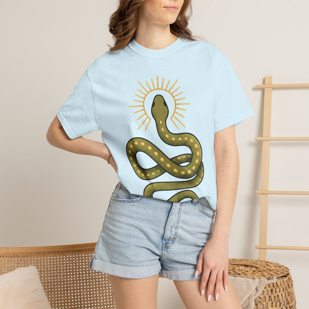 Snake Design Shirt Animal Magical Gift Women Hippie Tee Serpent T-Shirt Animal Fan Boho Tshirt Mystical Graphic Simple Rays Tshirt