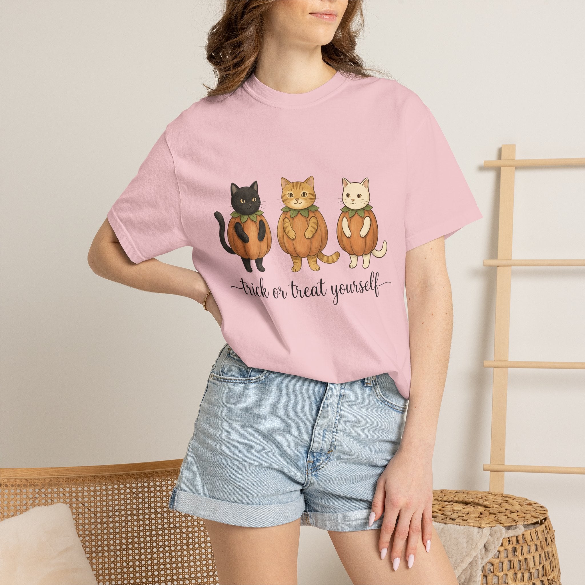 Cat Pumpkin Shirt Halloween Cat Gift Women Kawaii Tee Gourd T-Shirt Horror Fan Cute Tshirt Feline Graphic Hand Drawn Costume Tshirt