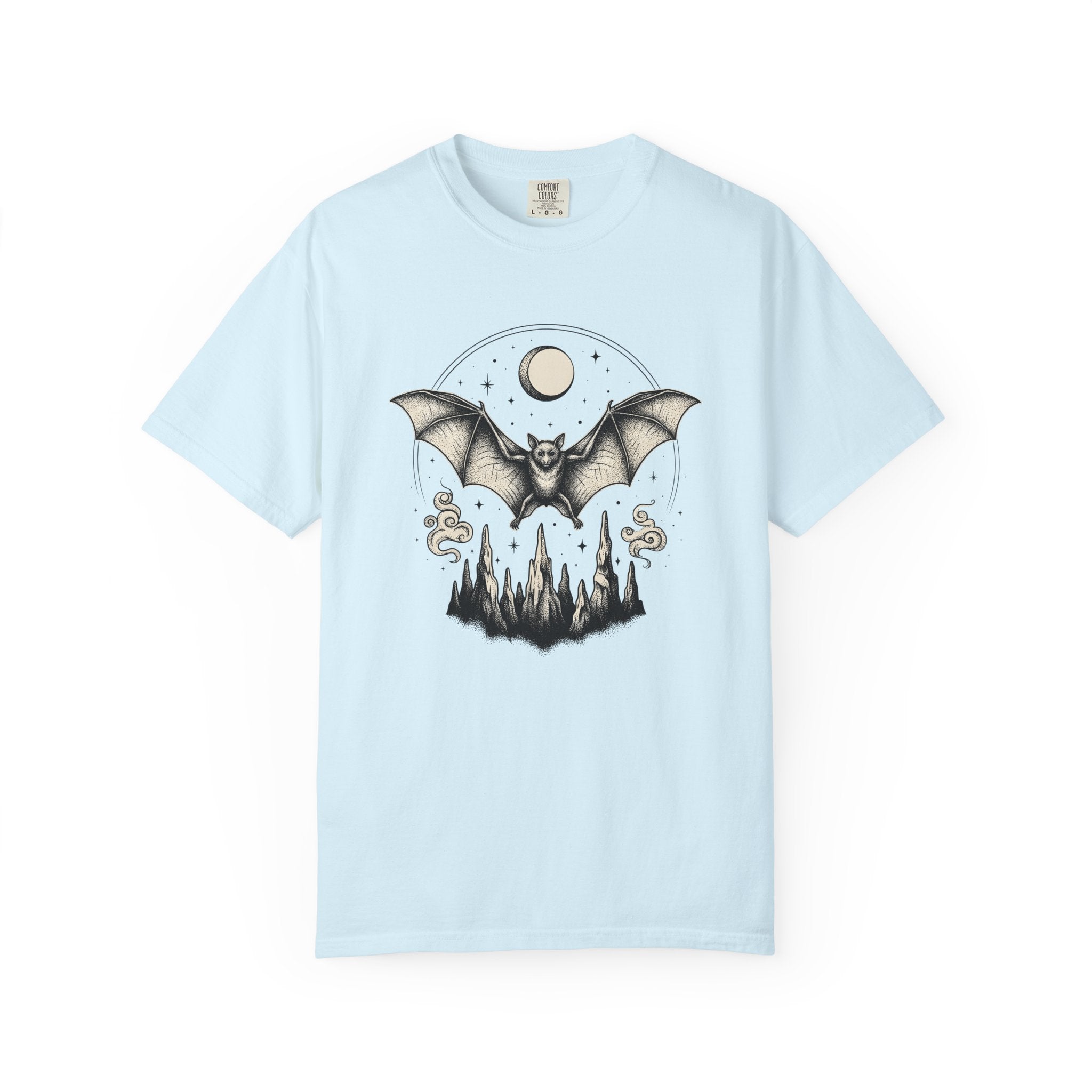 Bat Silhouette Shirt Boho Chic Spooky Gift Women Supernatural Tee Bat T-Shirt Hippie Fan Mystical Tshirt Horror Graphic Classic Night Moon