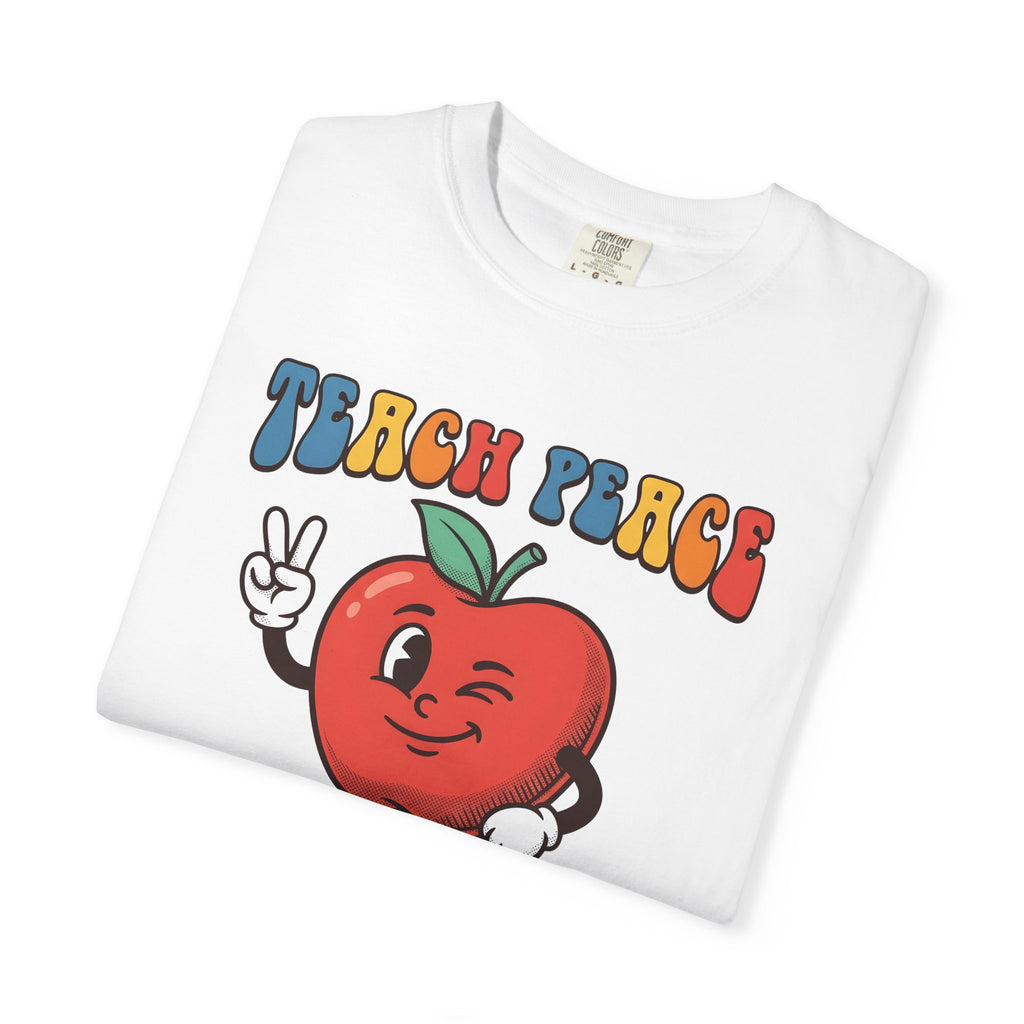 Winking Fruit Character Shirt Teachers Education Gift Women Doodle Tee Fruit Character T-Shirt Educator Enthusiast Cartoon Tshirt Learning